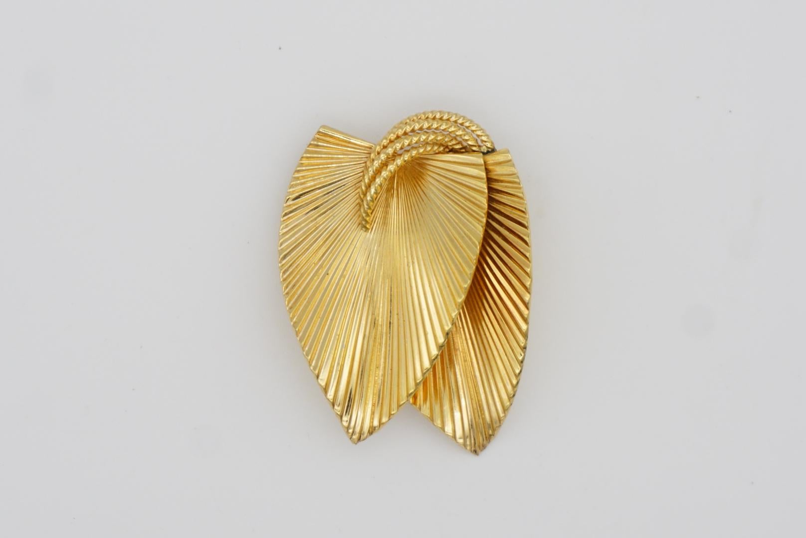 Christian Dior GROSSE 1963 Vintage Large Double Curled Leaf Palm Gold Brooch For Sale 2
