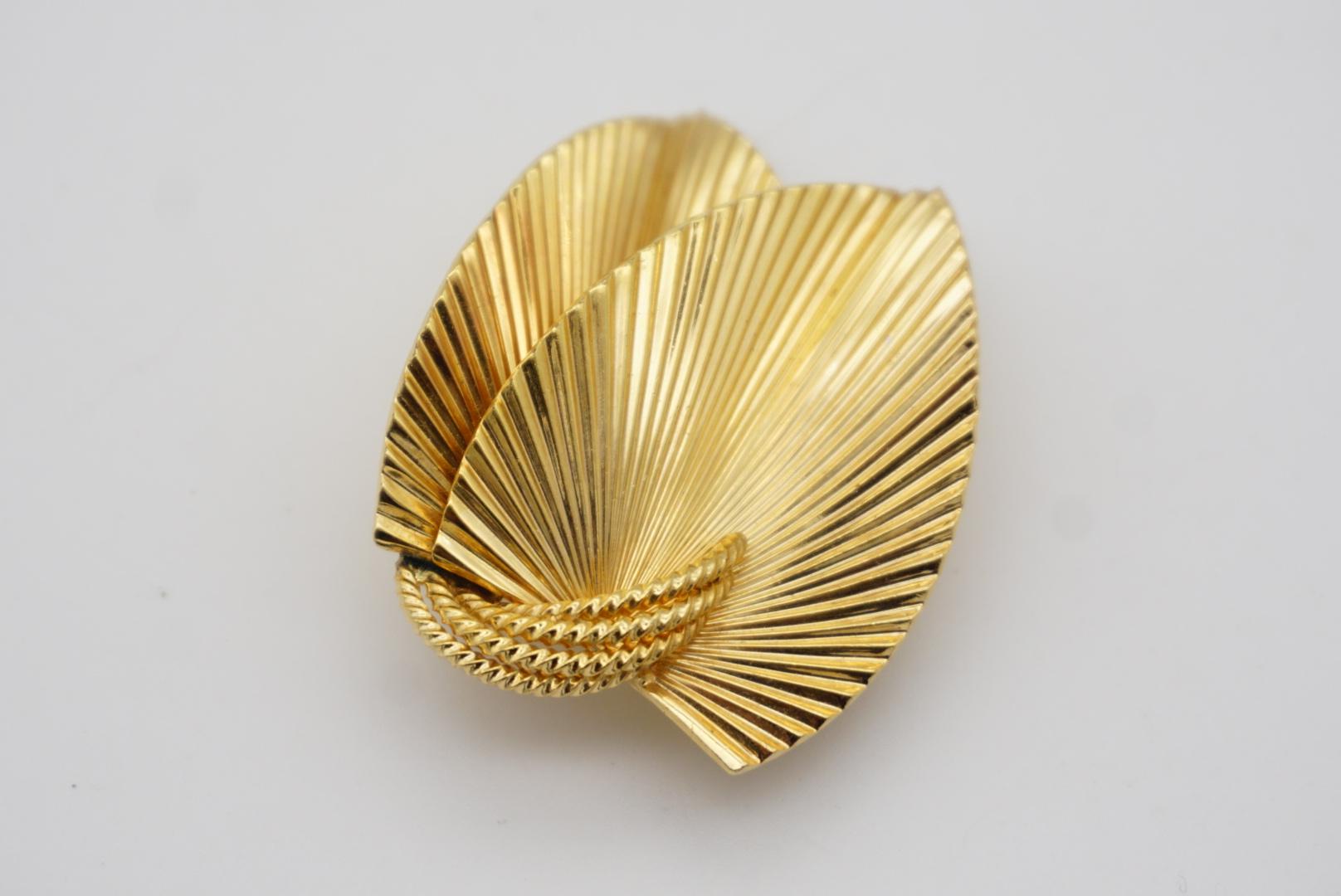 Christian Dior GROSSE 1963 Vintage Large Double Curled Leaf Palm Gold Brooch For Sale 3