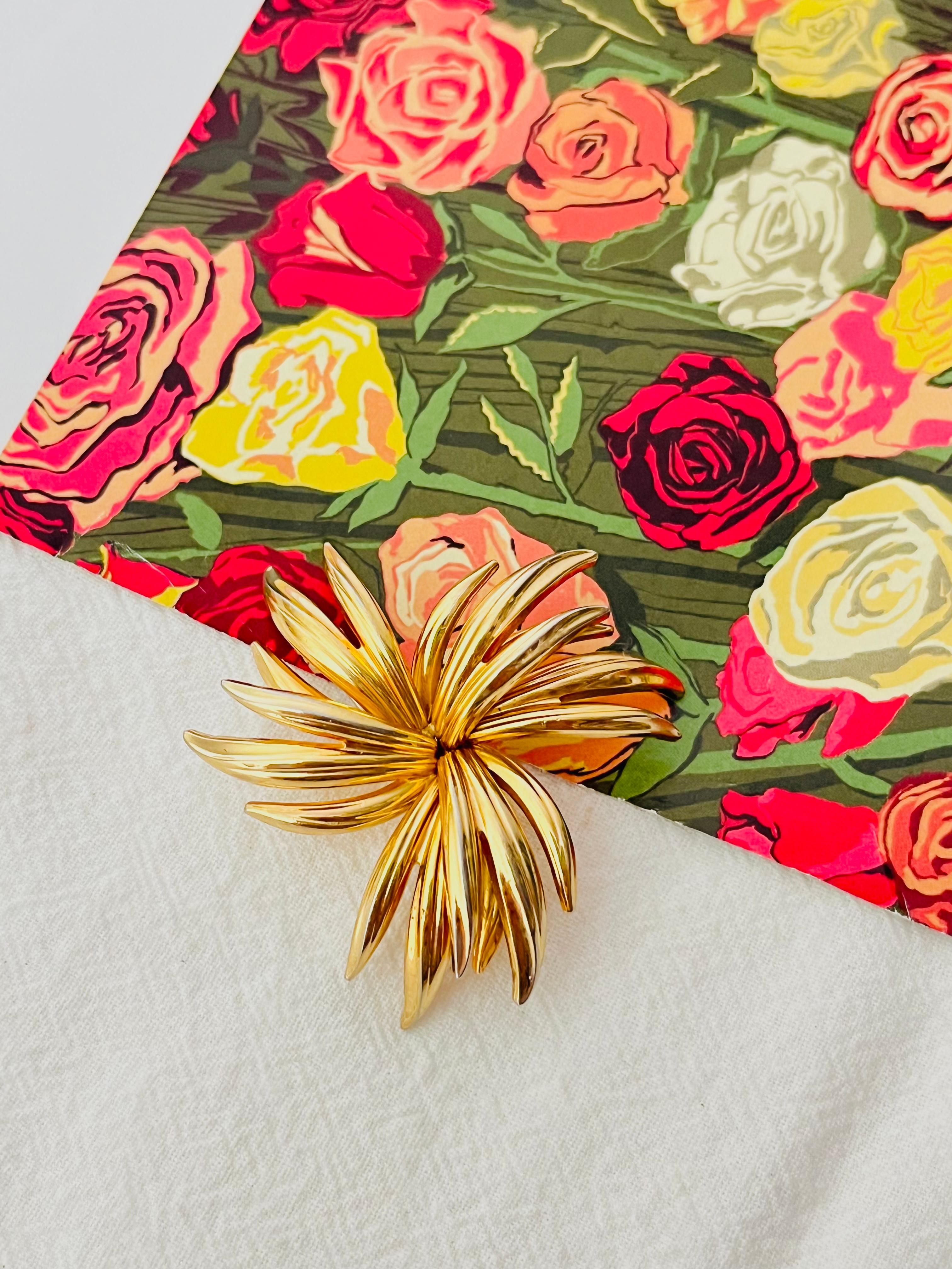 Christian Dior GROSSE 1963 Vintage Large Flourish Flower Layer Trio Leaf Brooch In Good Condition For Sale In Wokingham, England