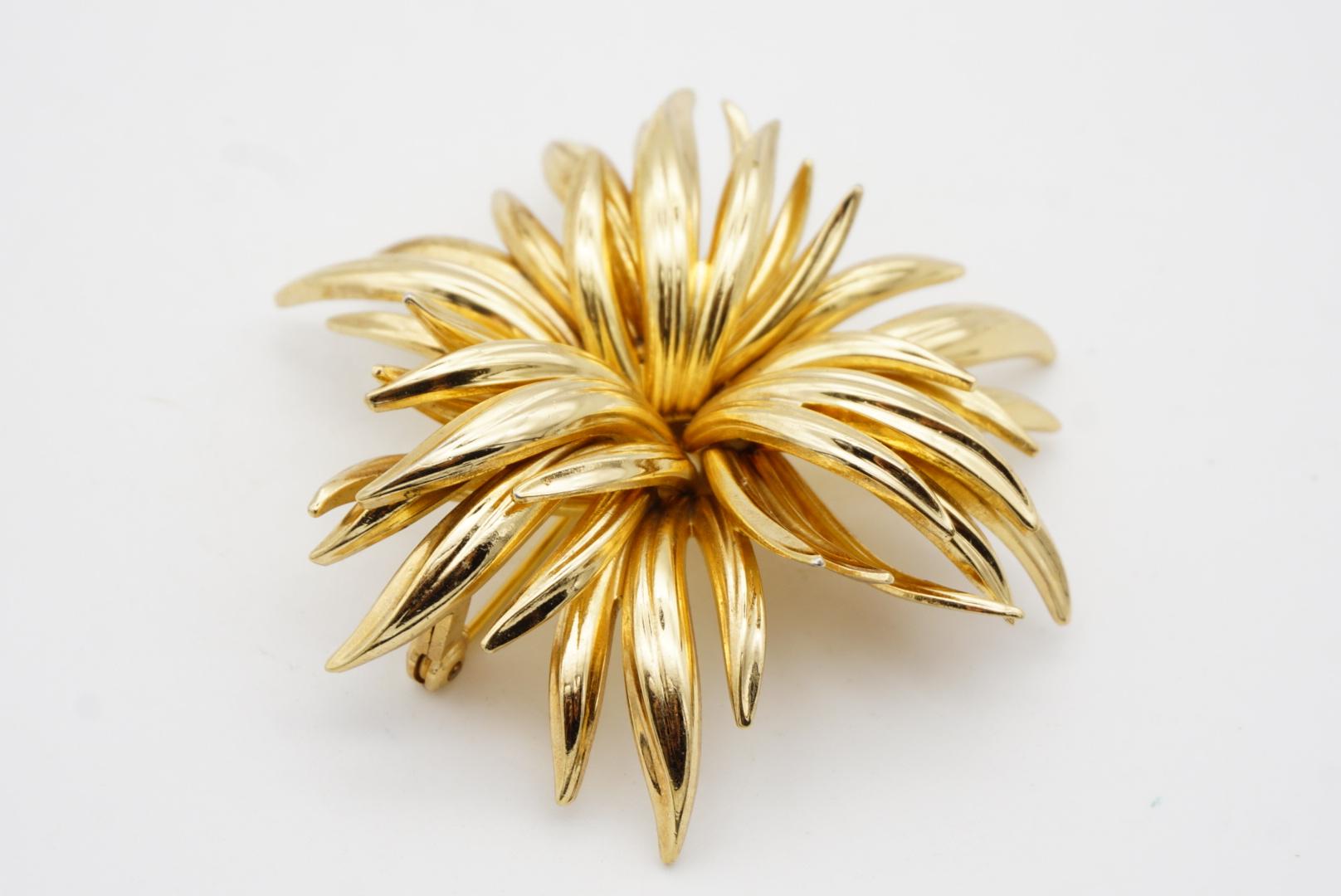 Christian Dior GROSSE 1963 Vintage Large Flower Blossom Layer Leaf Gold Brooch For Sale 6