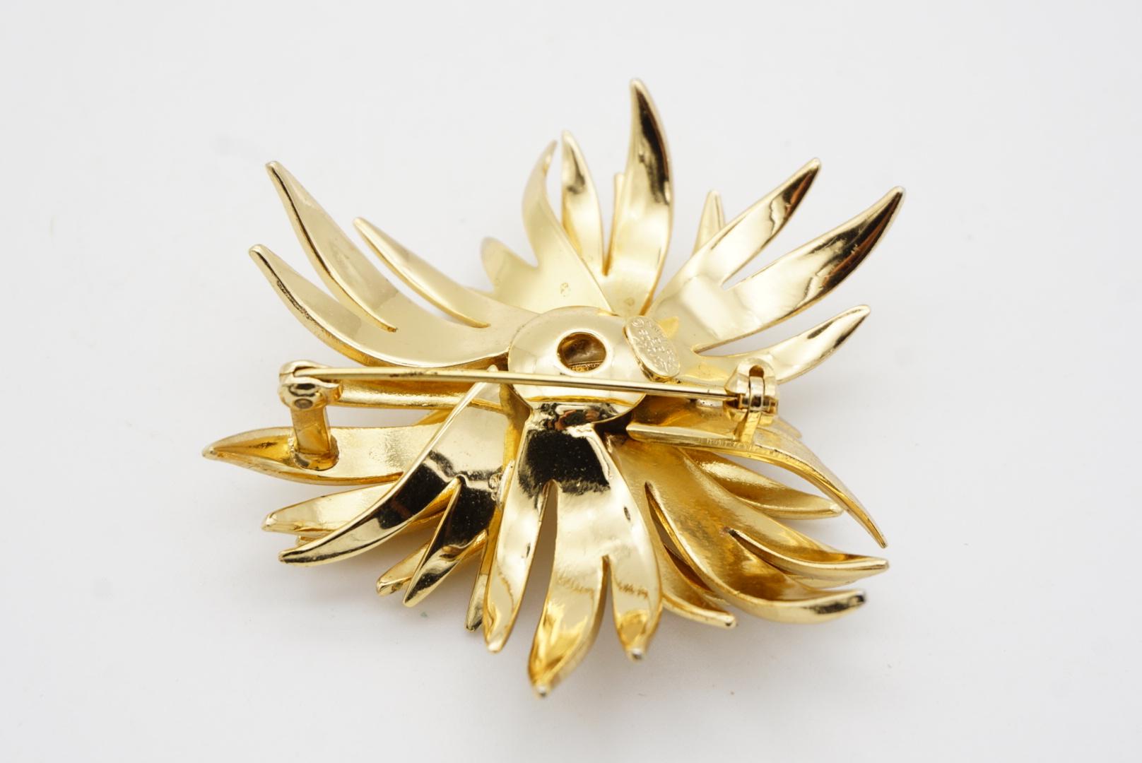 Christian Dior GROSSE 1963 Vintage Large Flower Blossom Layer Leaf Gold Brooch For Sale 8