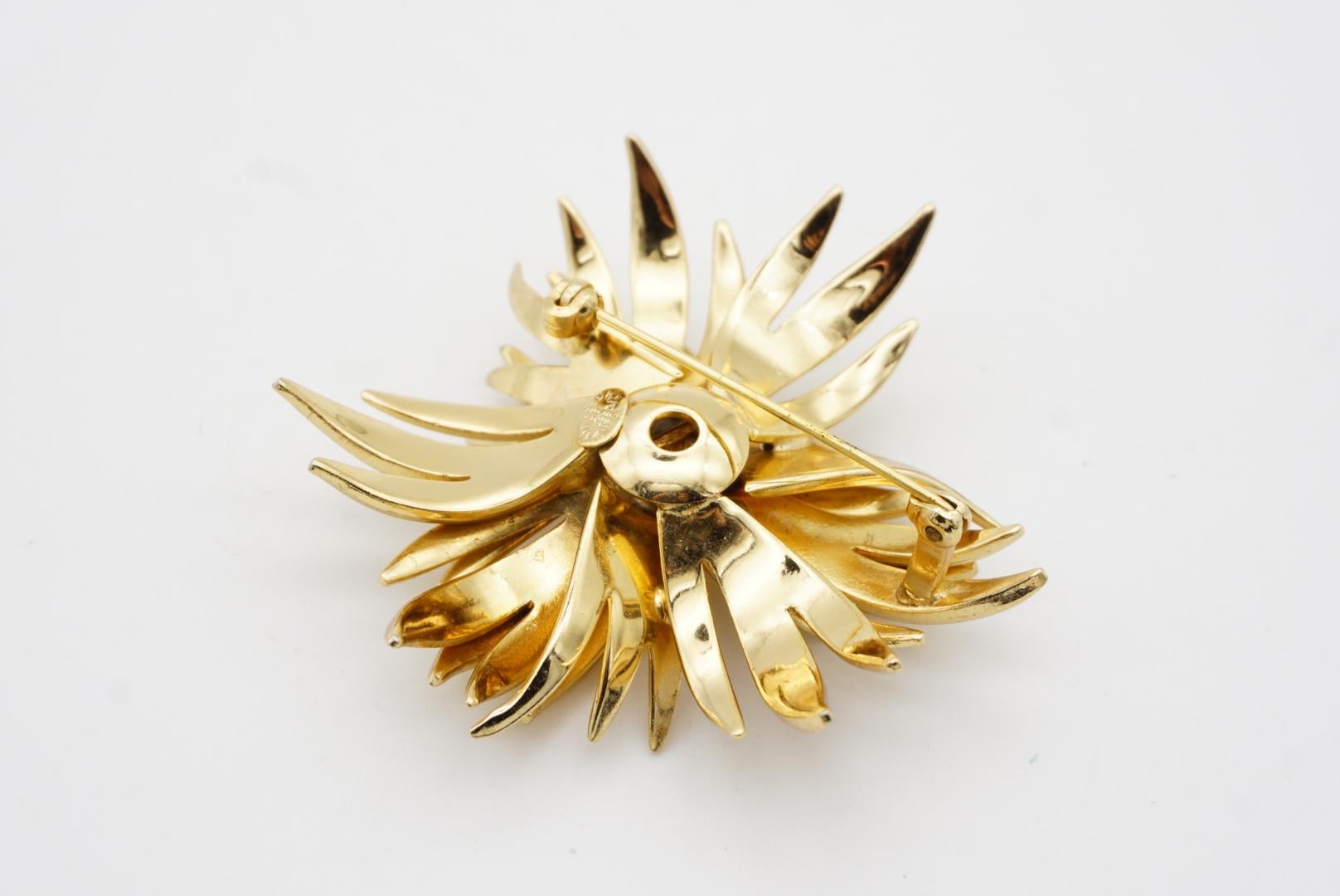 Christian Dior GROSSE 1963 Vintage Large Flower Blossom Layer Leaf Gold Brooch For Sale 10