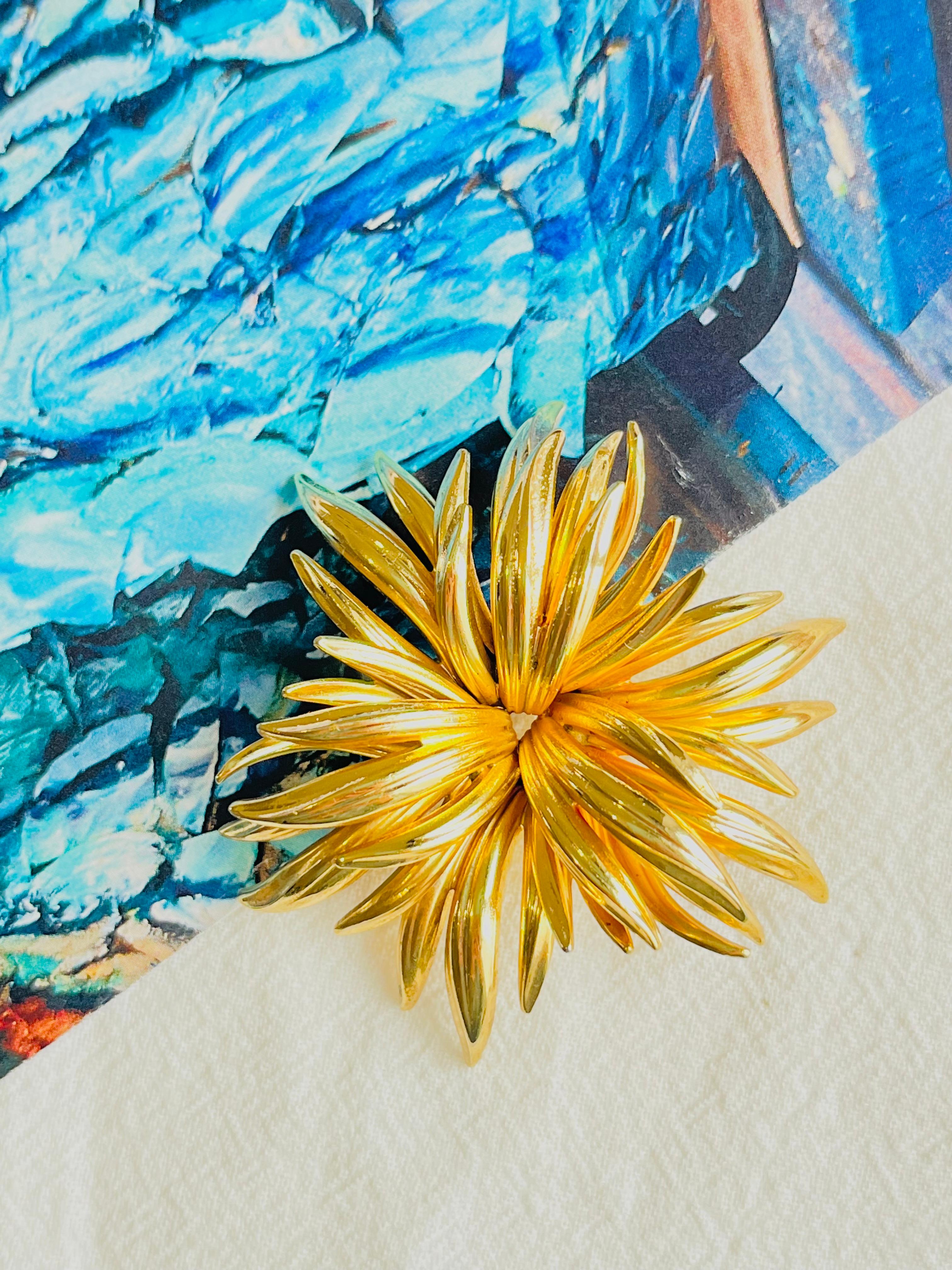 Baroque Christian Dior GROSSE 1963 Vintage Large Flower Blossom Layer Leaf Gold Brooch For Sale