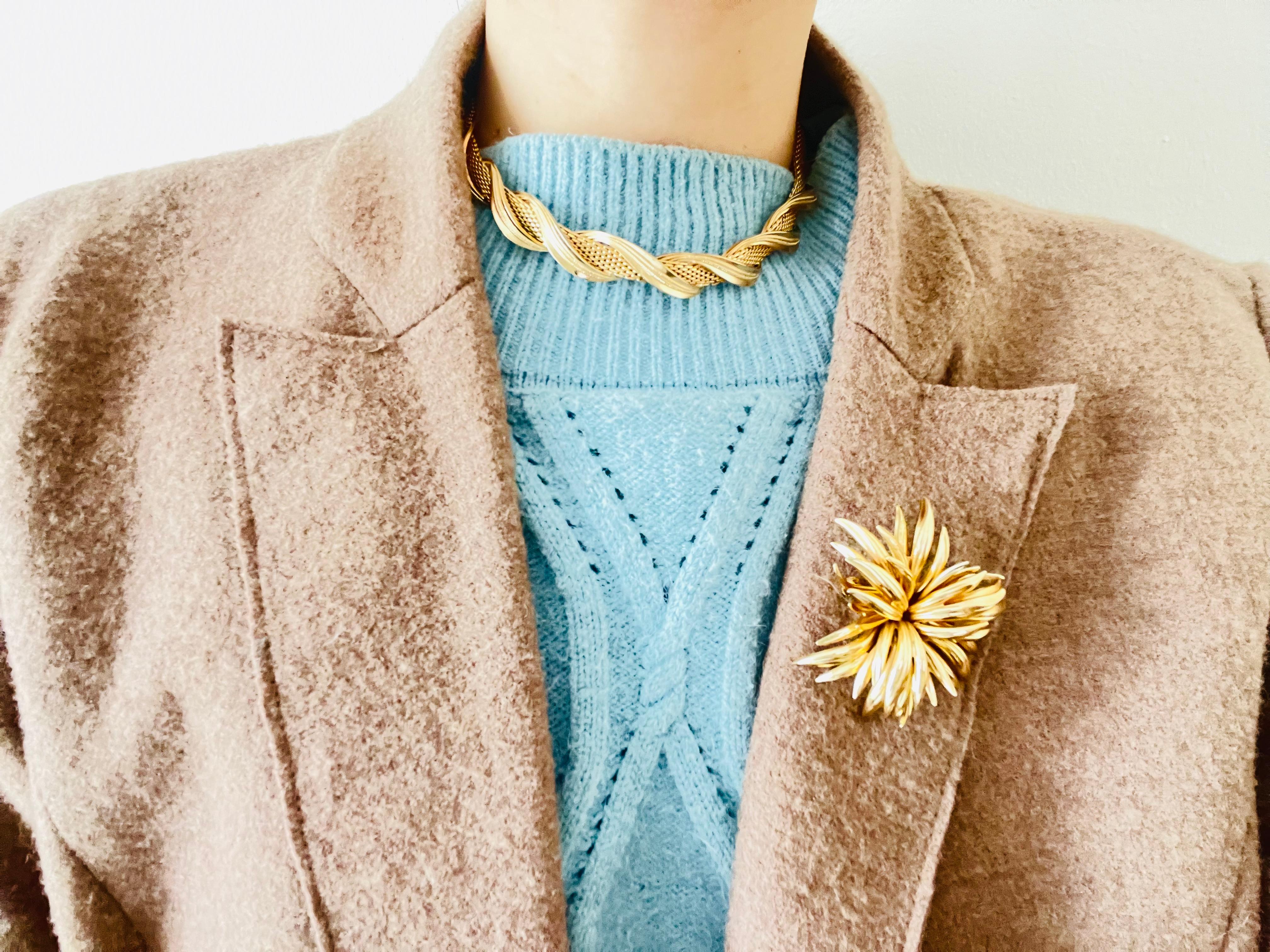 Christian Dior GROSSE 1963 Vintage Large Flower Blossom Layer Leaf Gold Brooch For Sale 1