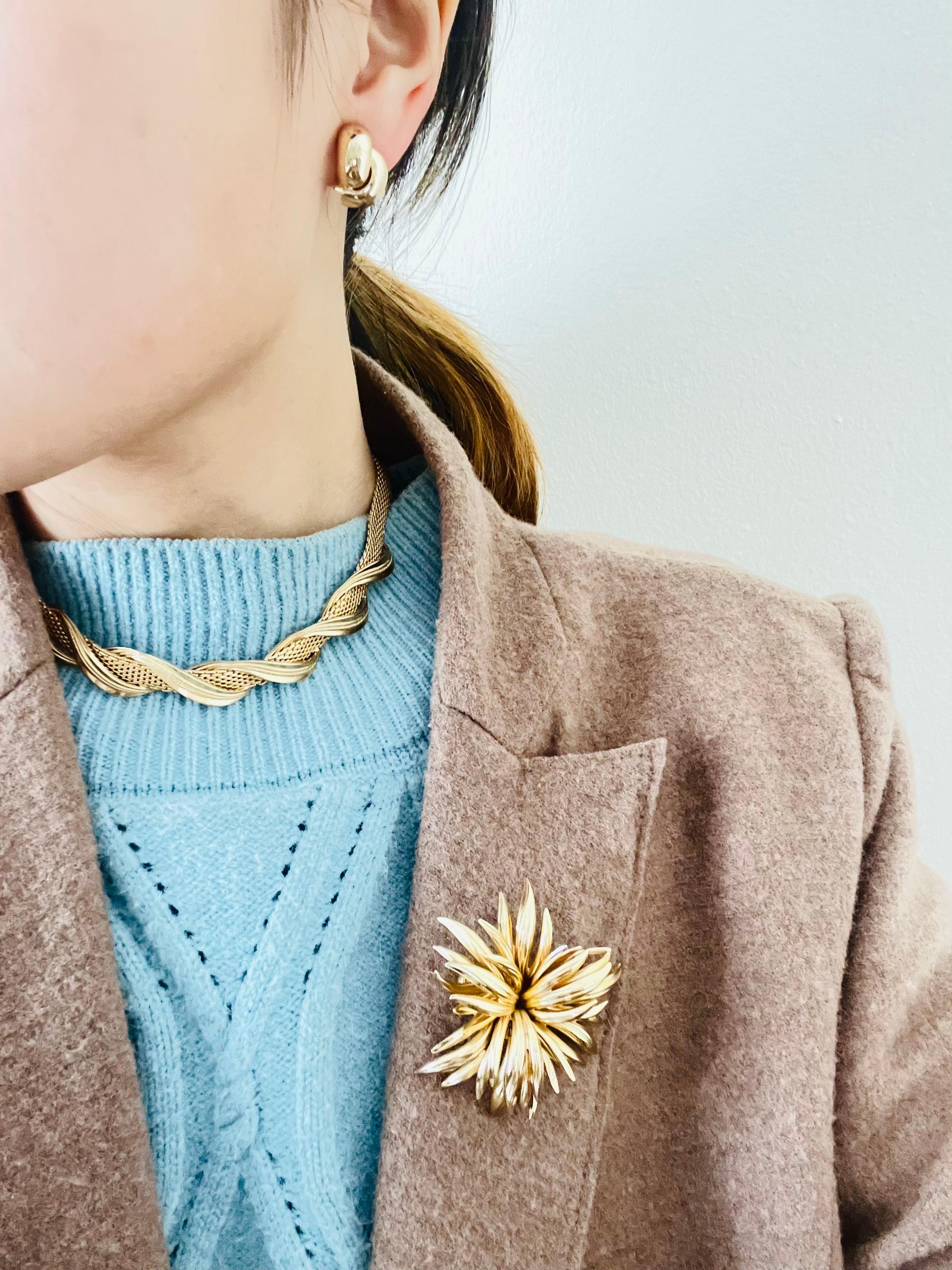 Christian Dior GROSSE 1963 Vintage Large Flower Blossom Layer Leaf Gold Brooch For Sale 2