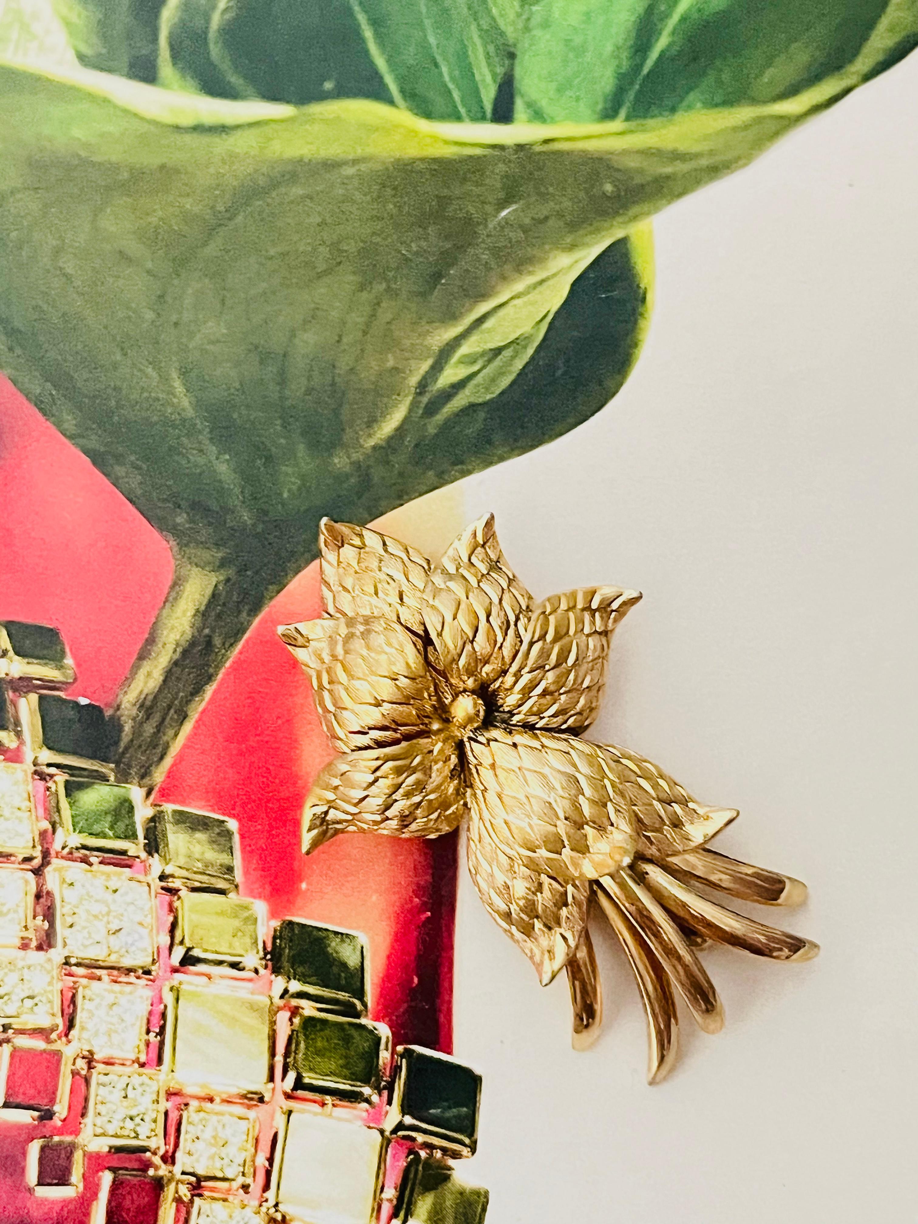 Christian Dior GROSSE 1963 Vintage Unisex Long Curled Flower Blossom Pinecone Modenrist Brooch, Gold Tone

Very good condition. Some very light scratches or colour loss, barely noticeable. 100% Genuine.

A unique piece. This gold plated stylised