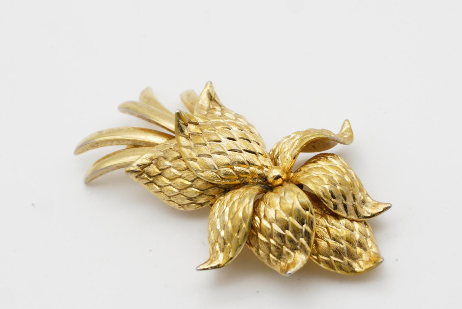 Christian Dior GROSSE 1963 Vintage Long Curled Flower Blossom Pinecone Brooch For Sale 4