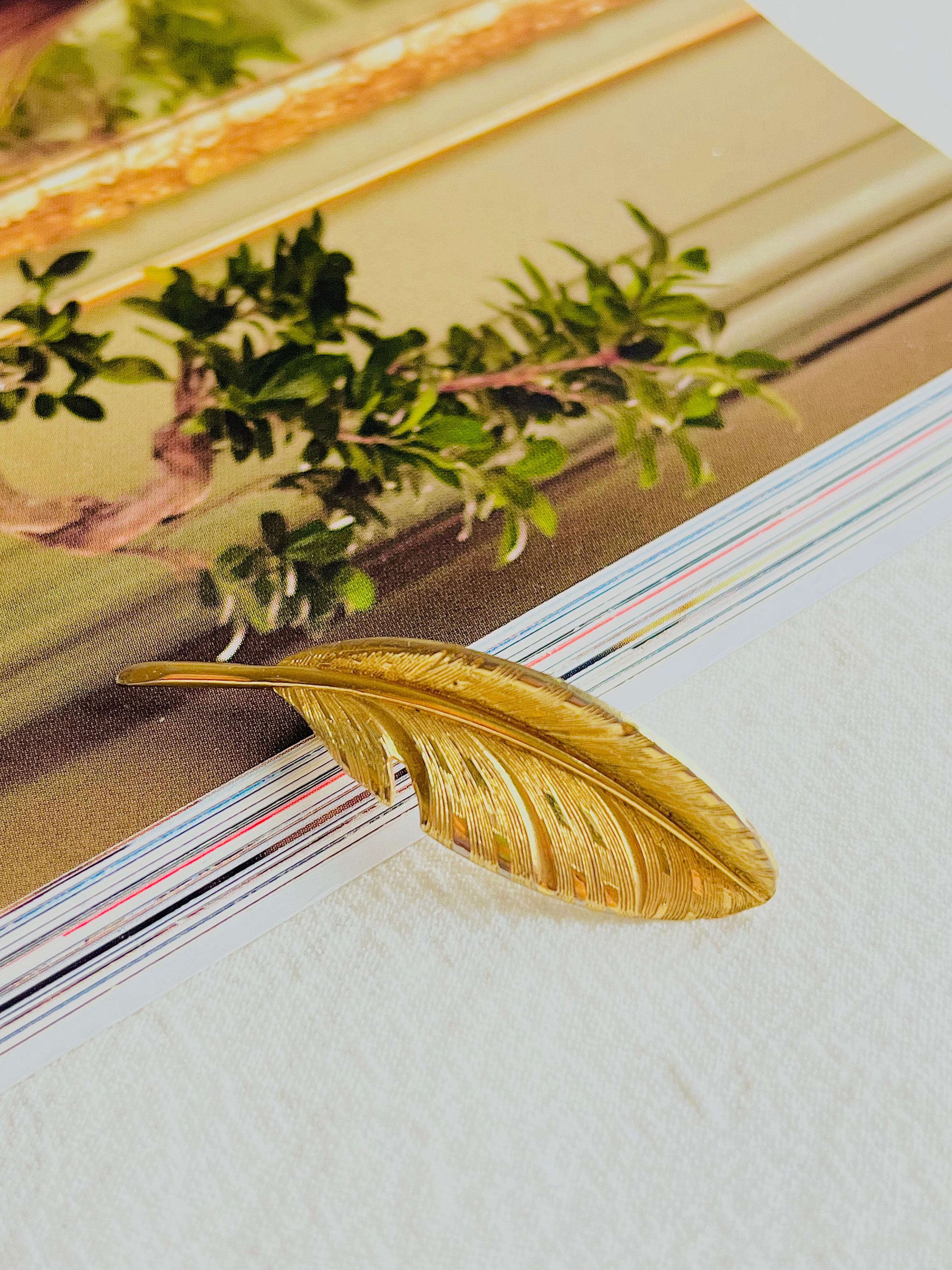 Christian Dior GROSSE 1963 Vintage Vivid Modernist Long Leaf Gold Palm Brooch In Good Condition For Sale In Wokingham, England