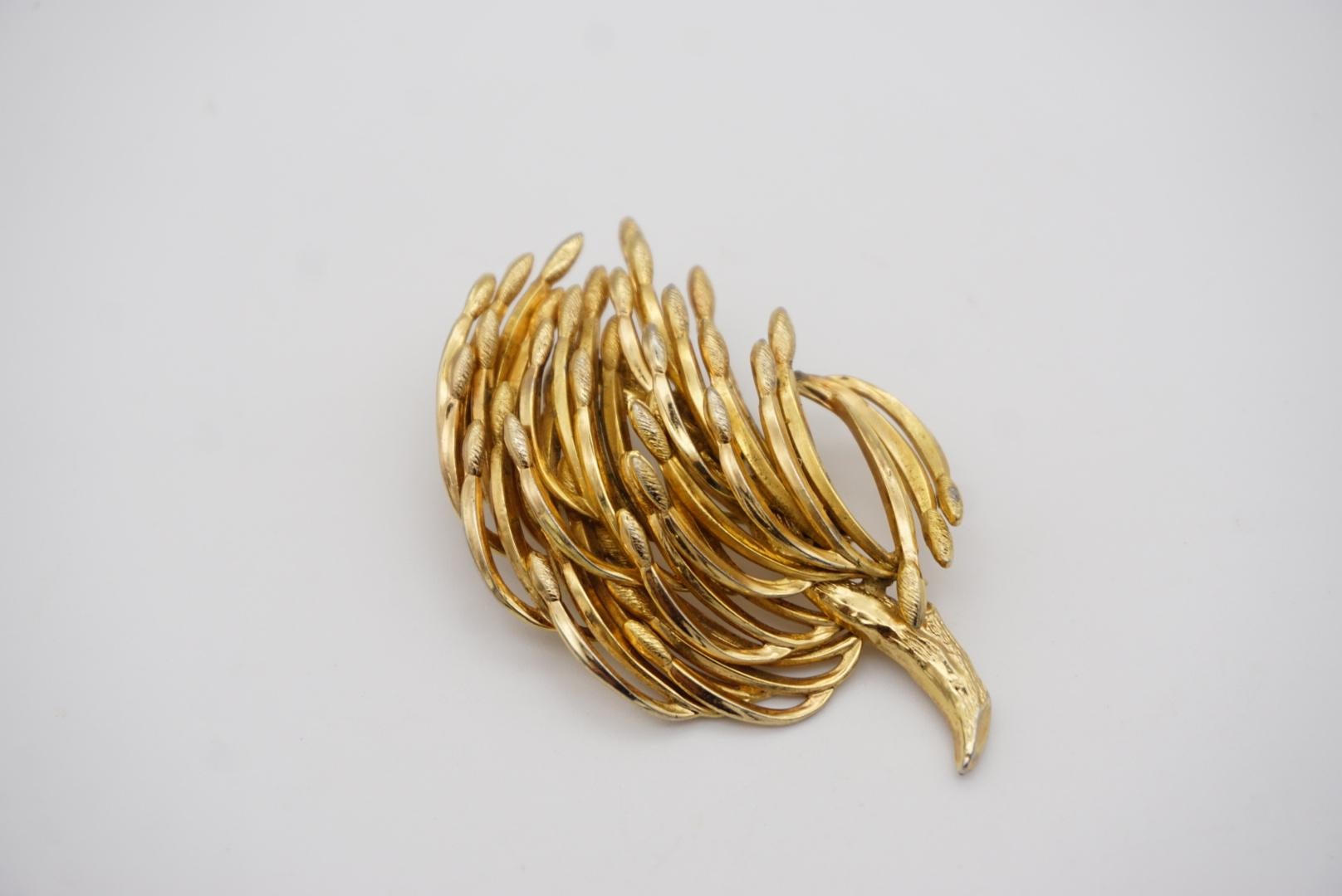 Christian Dior GROSSE 1963 Vintage Wave Swirl Leaf Dandelion Branch Gold Brooch For Sale 3