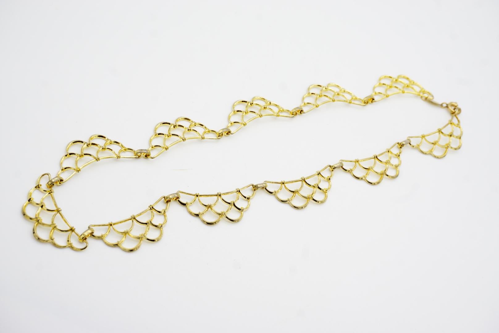 Christian Dior GROSSE 1964 Fish Scales Bib Curved Belly Circle Layer Necklace For Sale 6