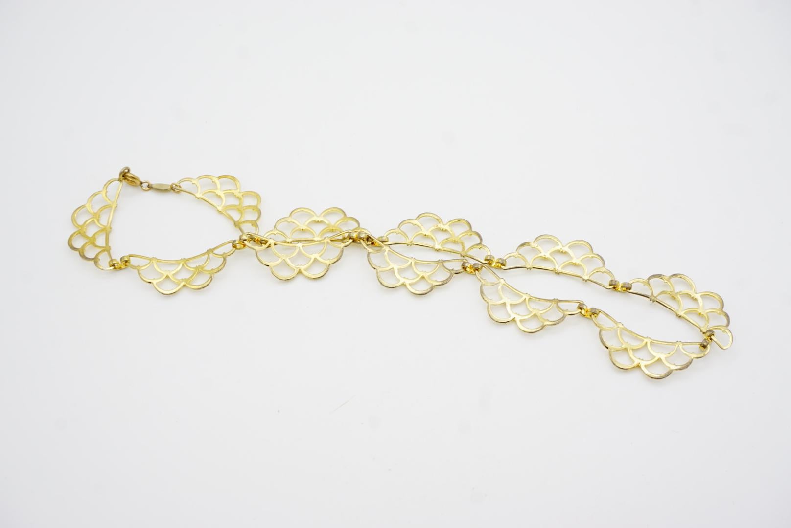 Christian Dior GROSSE 1964 Fish Scales Bib Curved Belly Circle Layer Necklace For Sale 7