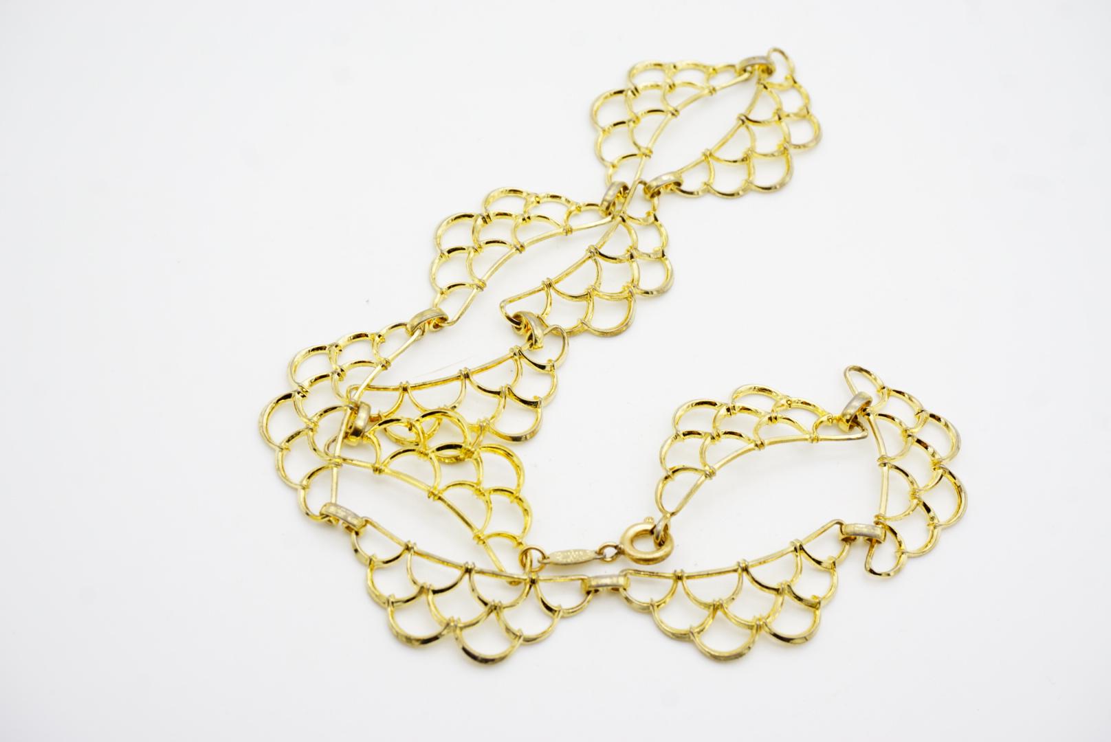 Christian Dior GROSSE 1964 Fish Scales Bib Curved Belly Circle Layer Necklace For Sale 4