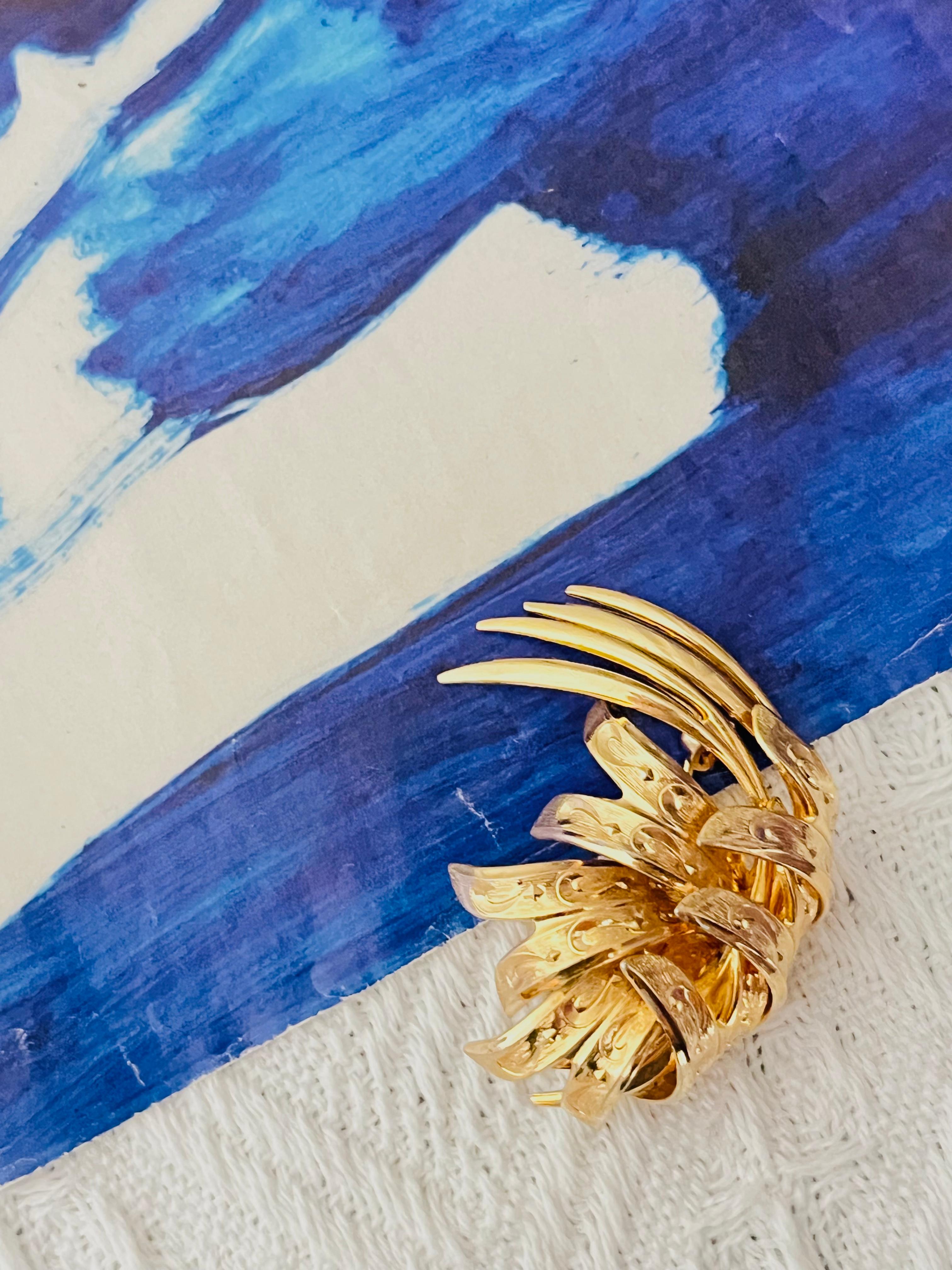 Christian Dior GROSSE 1964 Vintage Abstracted Interlocked Rope Modernist Brooch In Good Condition For Sale In Wokingham, England