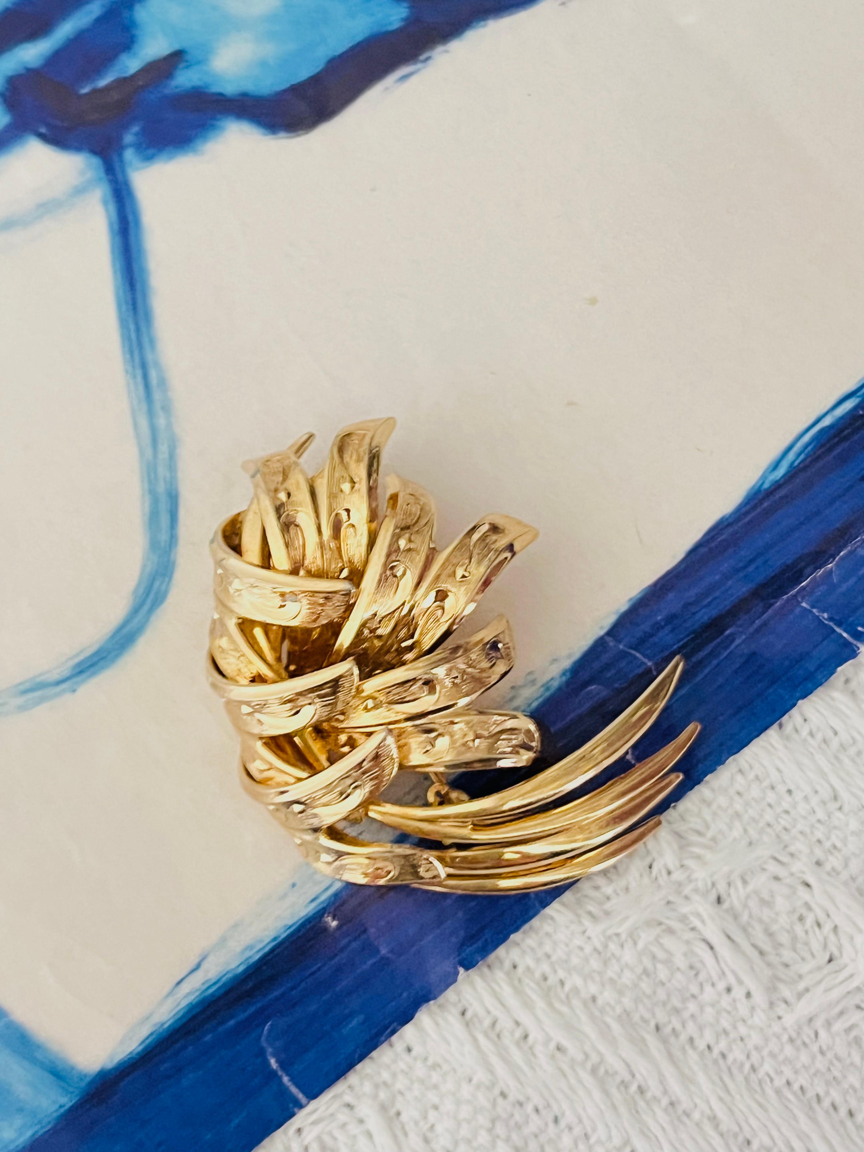 Women's or Men's Christian Dior GROSSE 1964 Vintage Abstracted Interlocked Rope Modernist Brooch For Sale