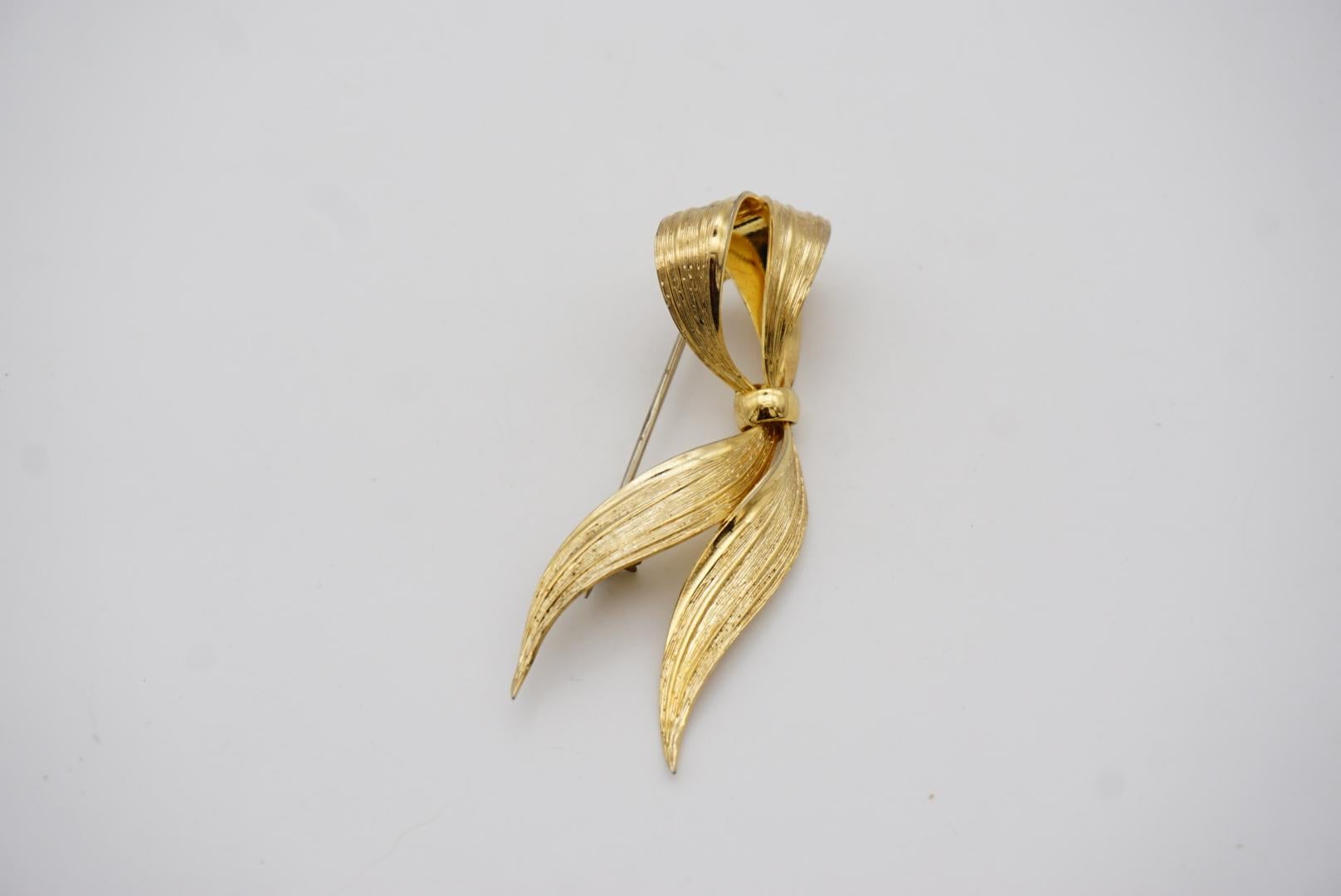 Christian Dior GROSSE 1964 Vintage Double Wavy Long Knot Bow Ribbon Gold Brooch For Sale 6