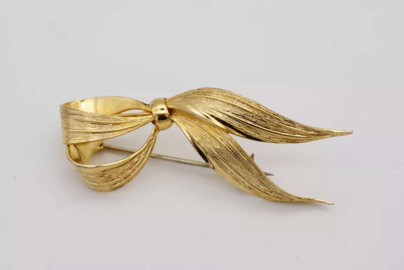 Christian Dior GROSSE 1964 Vintage Double Wavy Long Knot Bow Ribbon Gold Brooch For Sale 4