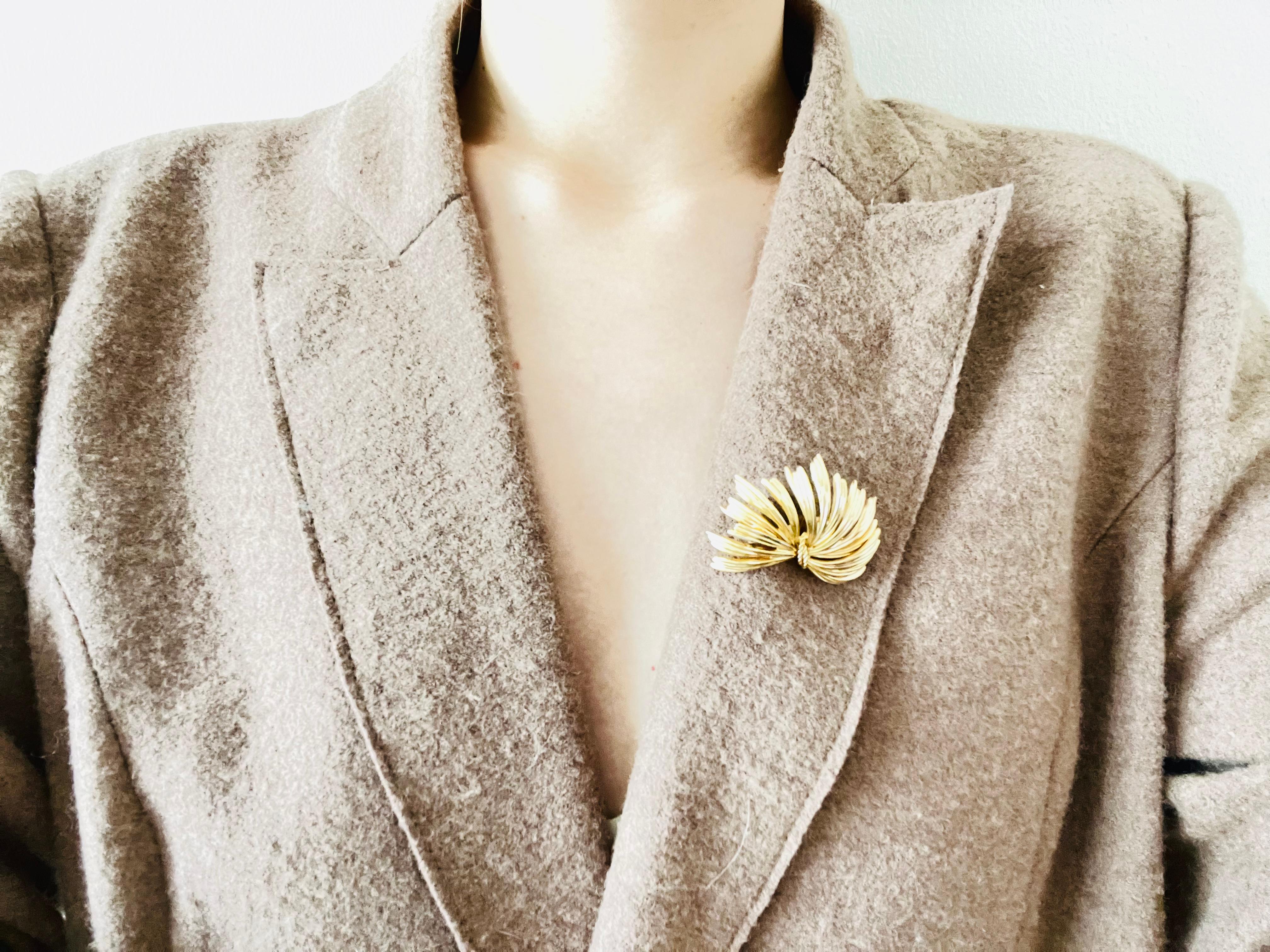 Women's or Men's Christian Dior GROSSE 1964 Vintage Flourish Tassel Spray Gold Brooch Pendant For Sale