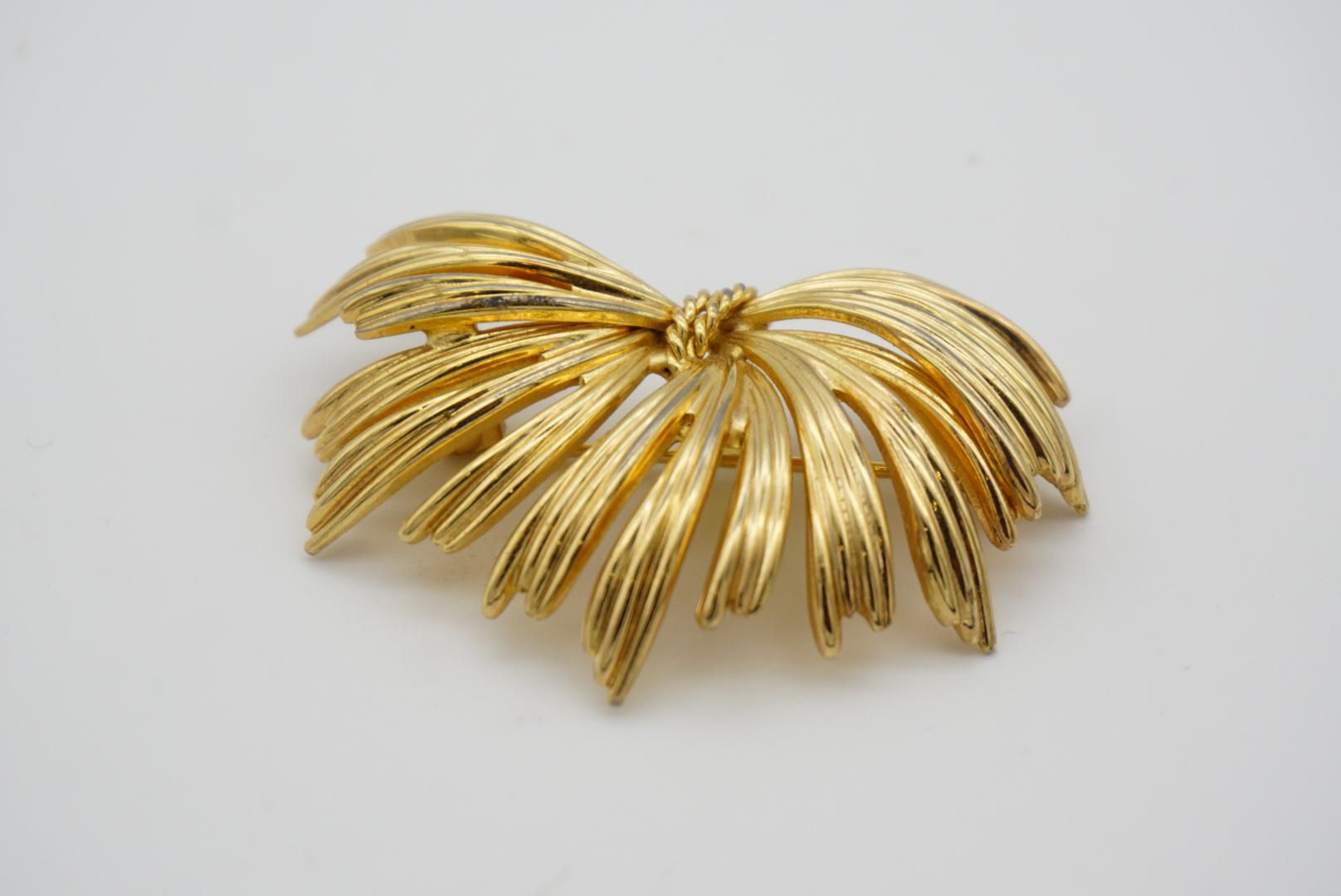 Christian Dior GROSSE 1964 Vintage Flourish Tassel Spray Gold Brooch Pendant For Sale 3