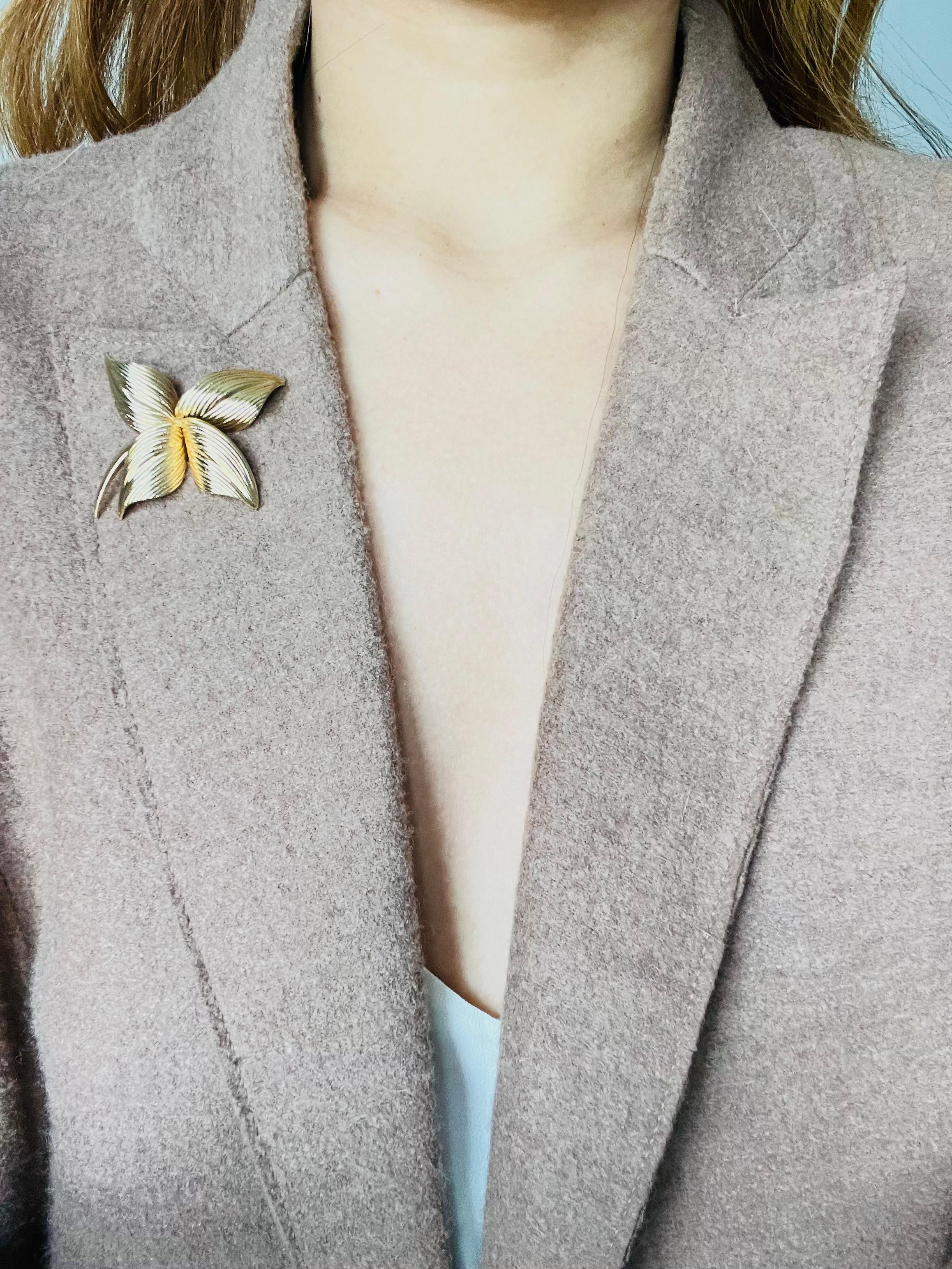 Christian Dior GROSSE 1964 Vintage Textured Four Curled Swirl Wavy Leaf Brooch For Sale 1