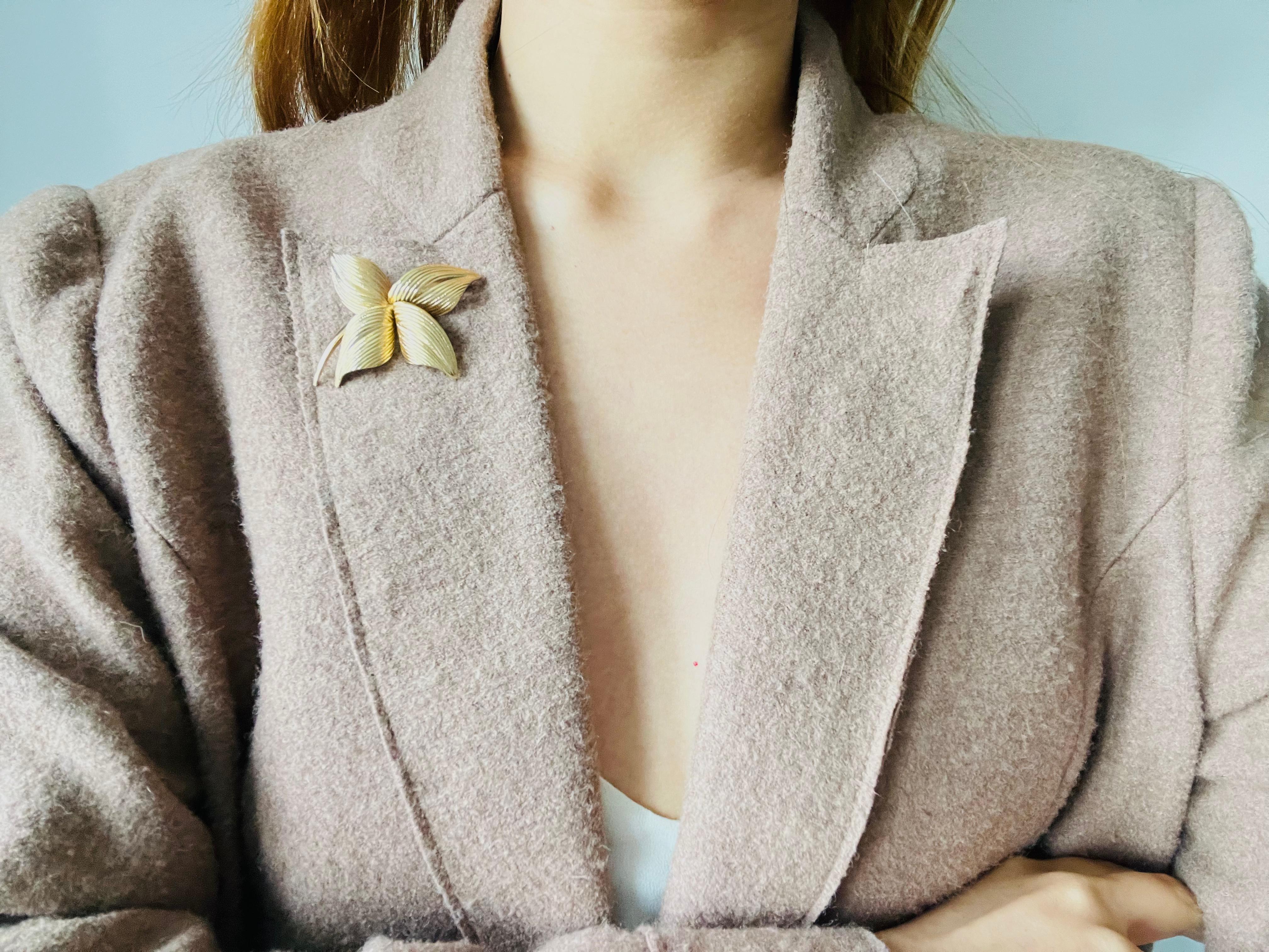 Christian Dior GROSSE 1964 Vintage Textured Four Curled Swirl Wavy Leaf Brooch For Sale 2