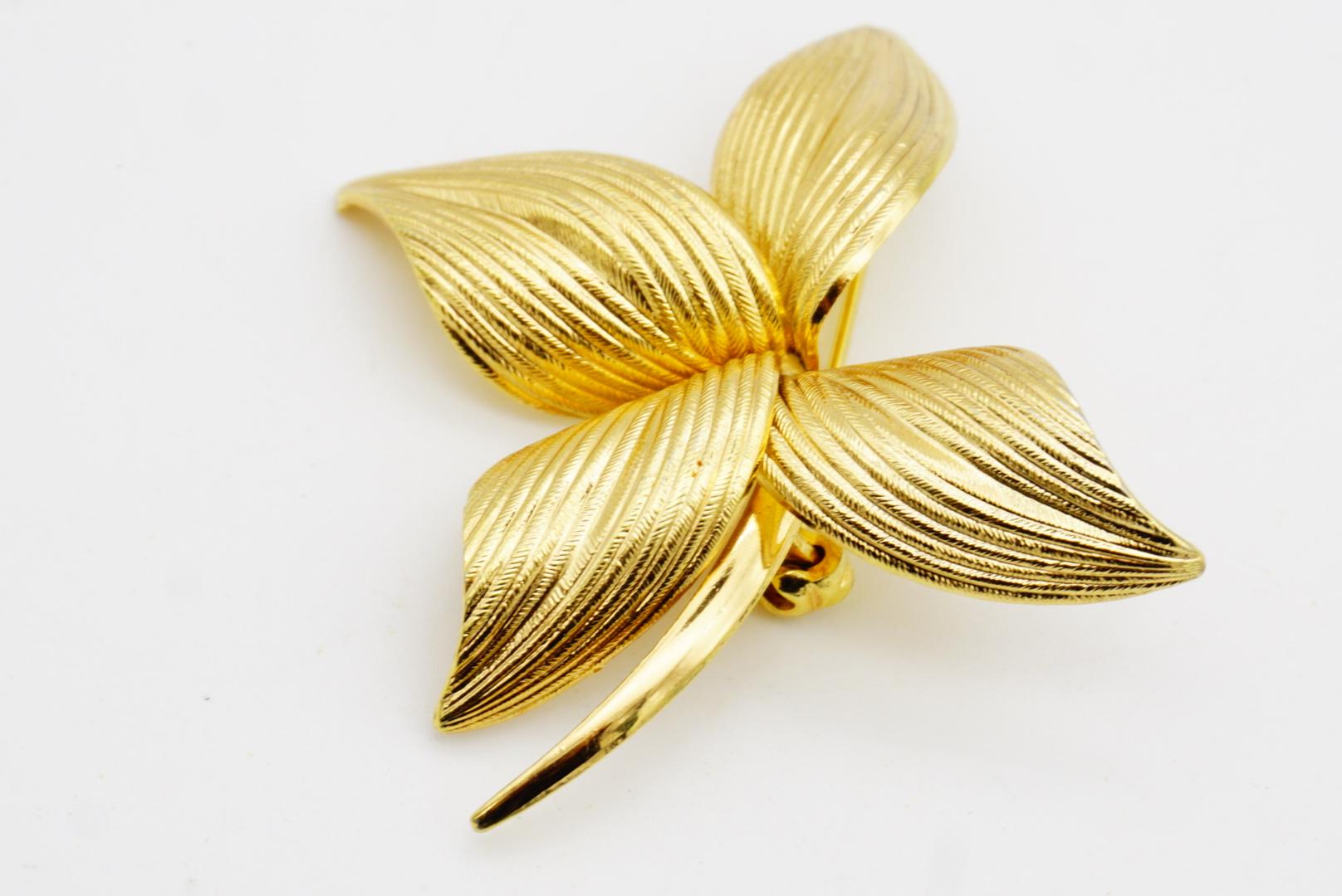 Christian Dior GROSSE 1964 Vintage Textured Four Curled Swirl Wavy Leaf Brooch For Sale 3