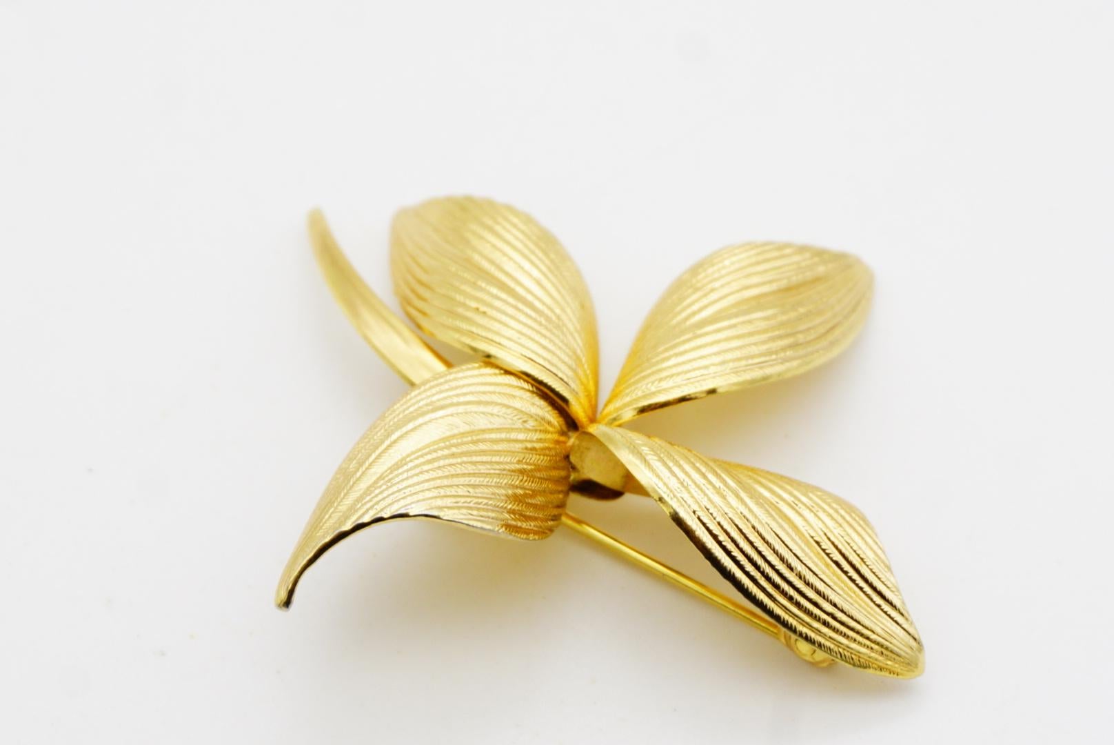 Christian Dior GROSSE 1964 Vintage Textured Four Curled Swirl Wavy Leaf Brooch For Sale 4