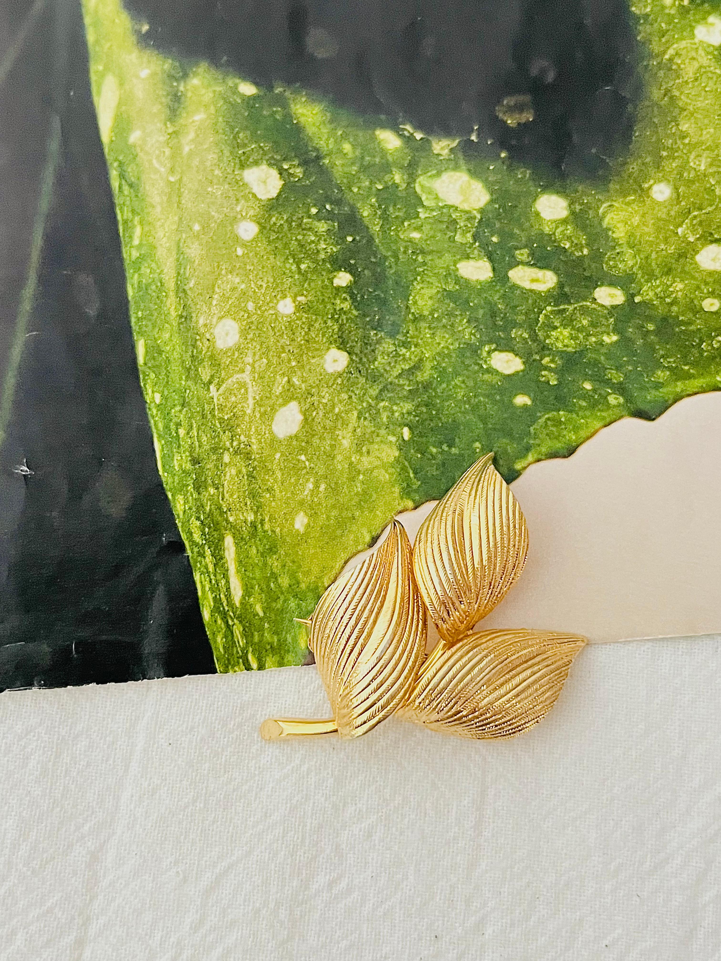 Art Nouveau Christian Dior GROSSE 1964 Vintage Textured Trio Wavy Swirl Curled Leaf Brooch For Sale
