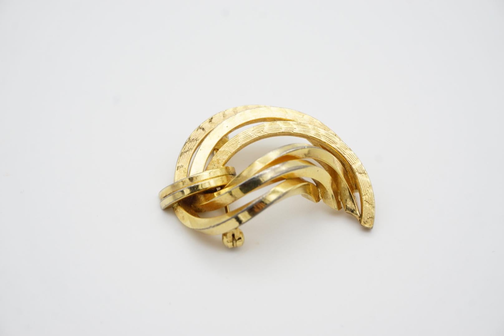 Christian Dior GROSSE 1964 Vintage Textured Triple Twist Hoop Rope Gold Brooch  2
