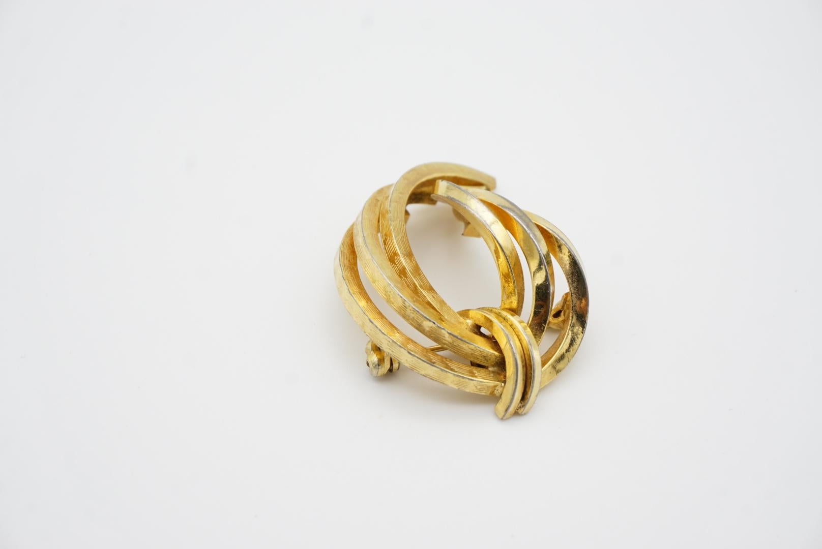 Christian Dior GROSSE 1964 Vintage Textured Triple Twist Hoop Rope Gold Brooch  3
