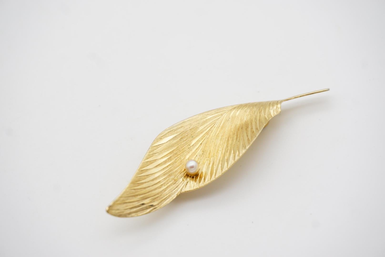 Christian Dior GROSSE 1964 Vintage Vivid Wavy Leaf Pearl Exquisite Gold Brooch For Sale 5