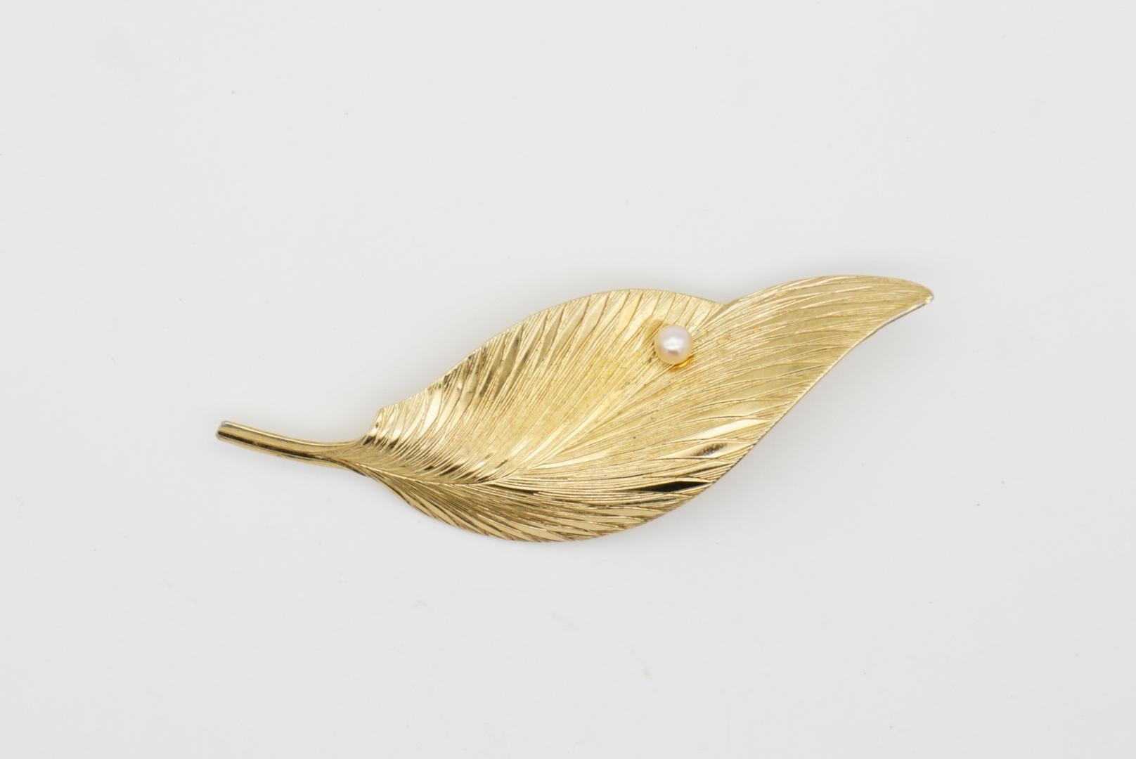 Christian Dior GROSSE 1964 Vintage Vivid Wavy Leaf Pearl Exquisite Gold Brooch For Sale 4
