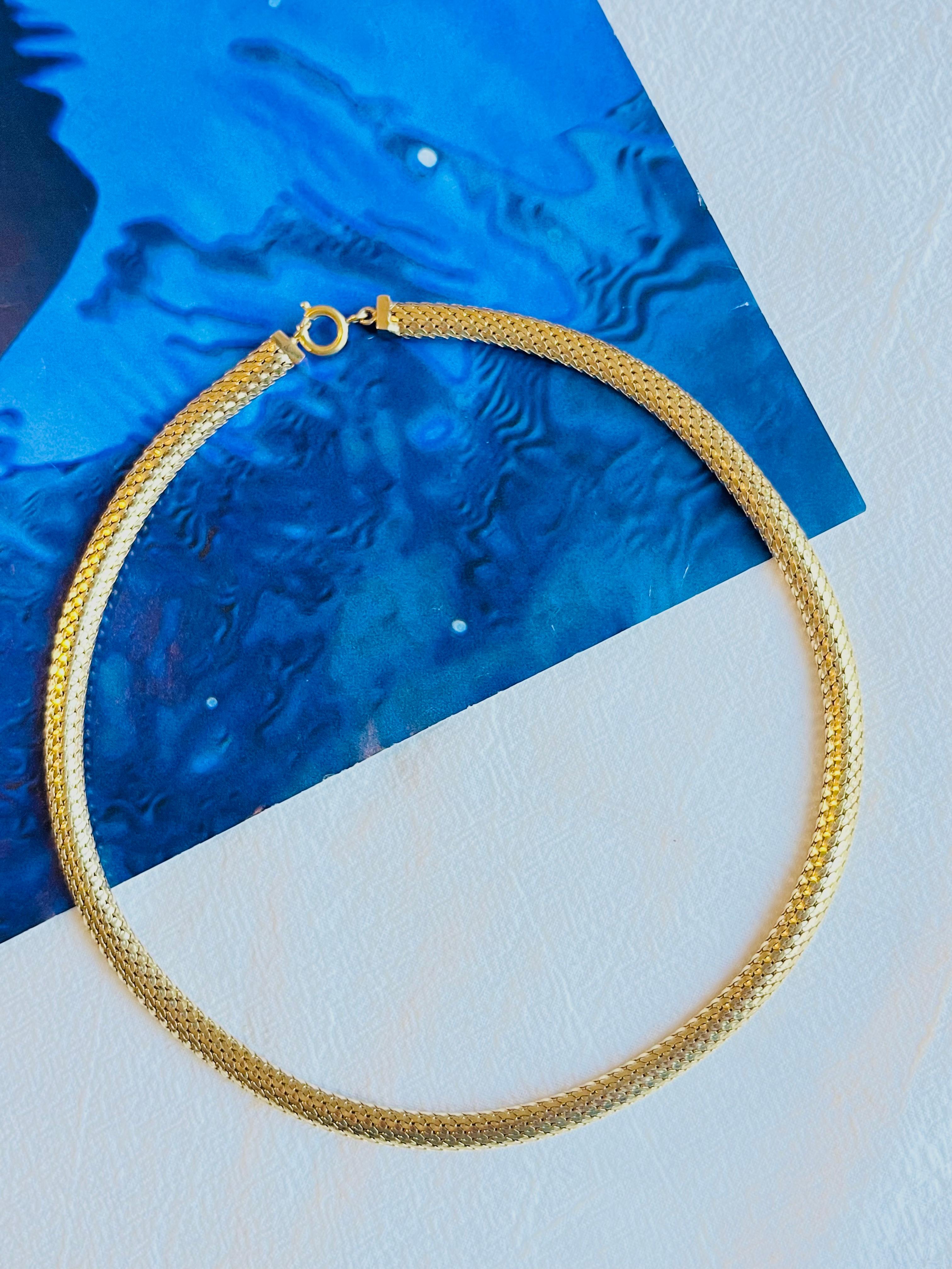 Christian Dior GROSSE 1965 Unisex Herringbone Classic Curb Woven Chain Rope Necklace, Gold Plated

Very excellent condition and very new. Signed Grosse 1965. 100% Genuine. Rare to find.

Versatile necklace. Worn the necklace or add a pendant.

Size: