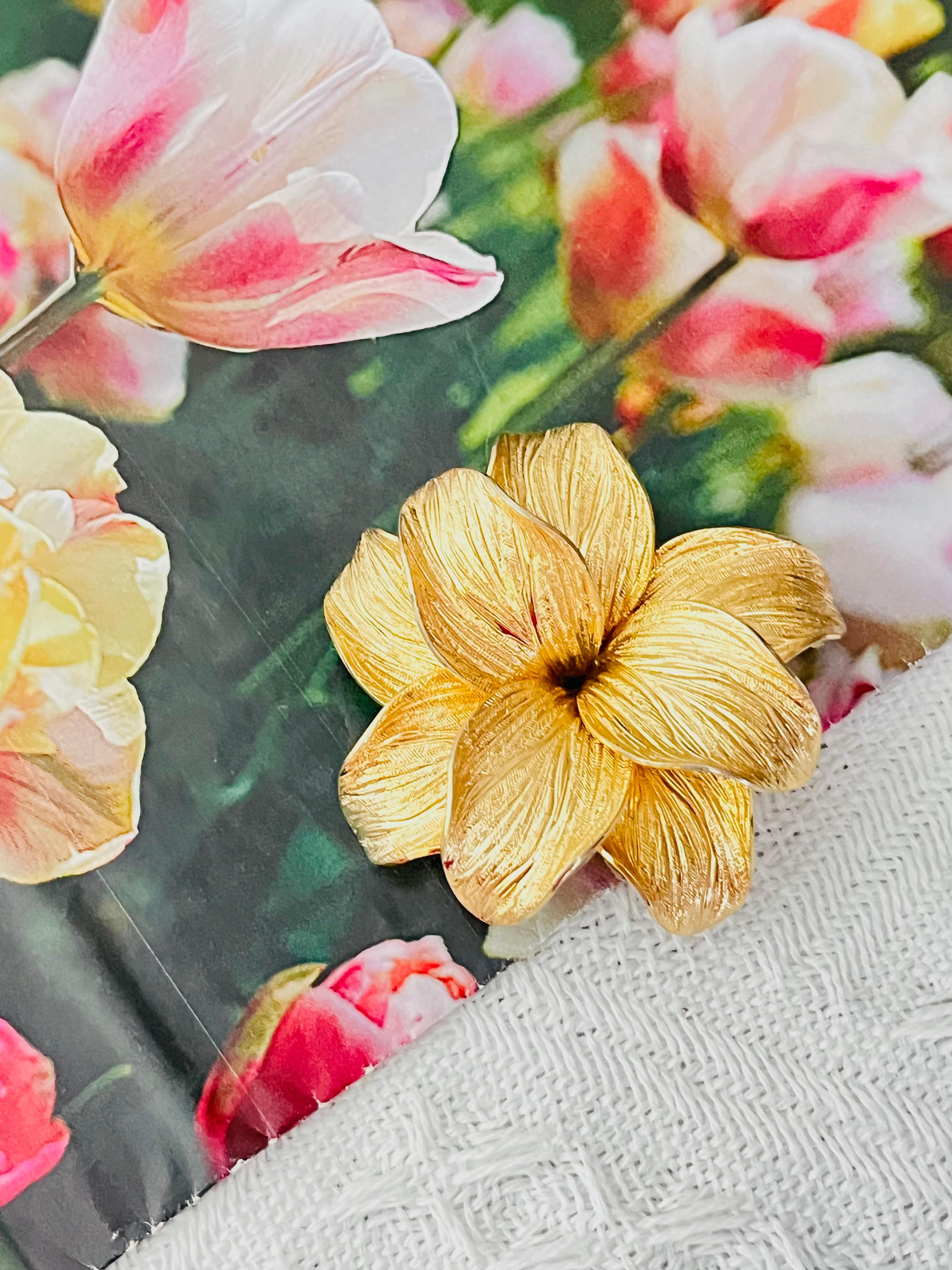 Christian Dior GROSSE 1965 Broche grande de flor de hoja de doble capa vívida Art Decó en venta