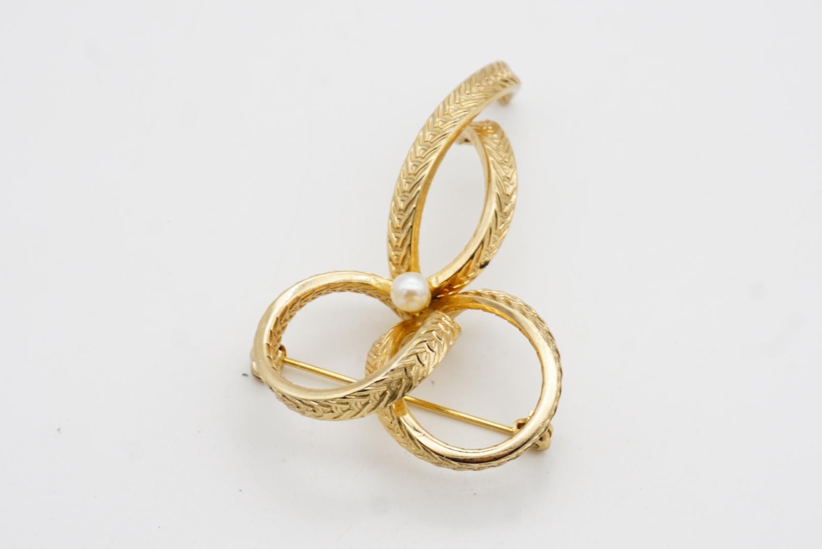 Christian Dior GROSSE 1965 Lange weiße Perlen-Knotenbrosche mit Schmetterlingsband-Brosche im Angebot 8