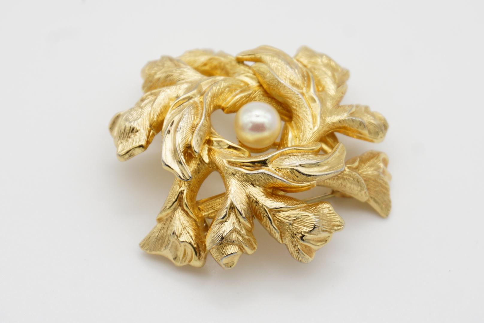 Christian Dior GROSSE 1965 Vintage Blossom Flower Leaf Wreath Pearl Gold Brooch For Sale 5