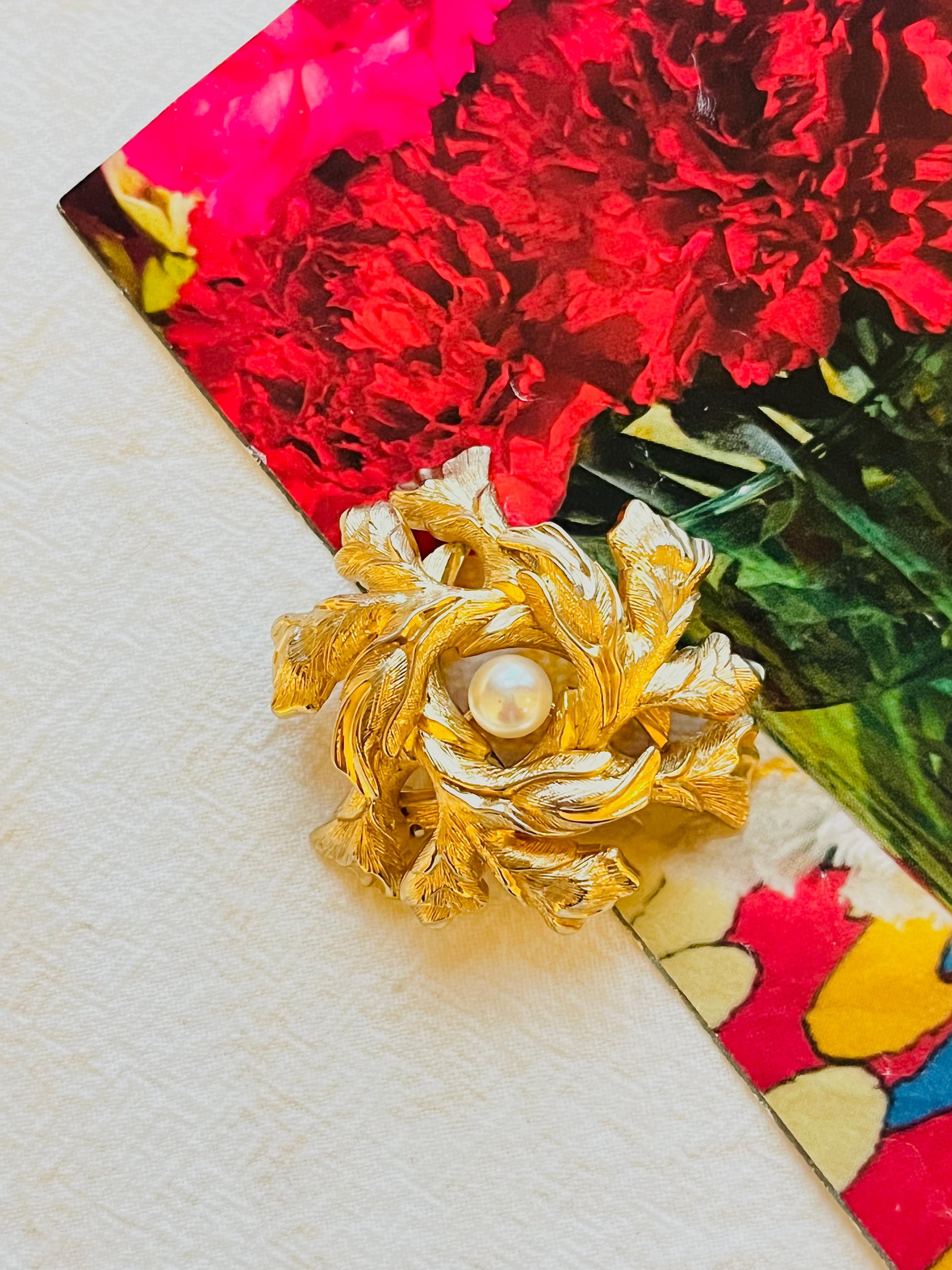 Art Deco Christian Dior GROSSE 1965 Vintage Blossom Flower Leaf Wreath Pearl Gold Brooch For Sale