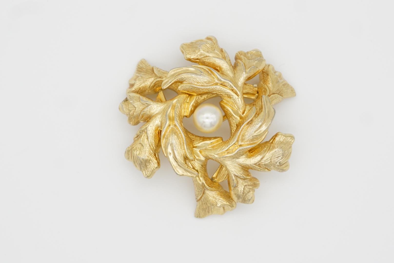 Christian Dior GROSSE 1965 Vintage Blossom Flower Leaf Wreath Pearl Gold Brooch For Sale 3
