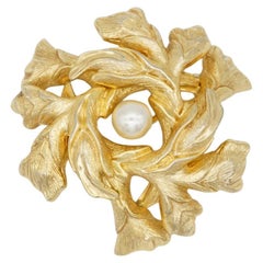 Christian Dior GROSSE 1965 Retro Blossom Flower Leaf Wreath Pearl Gold Brooch