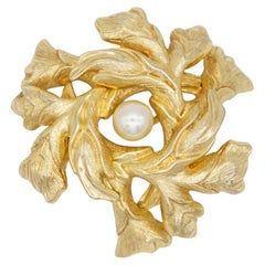 Christian Dior GROSSE 1965 Vintage Blossom Flower Leaf Wreath Pearl Gold Brooch