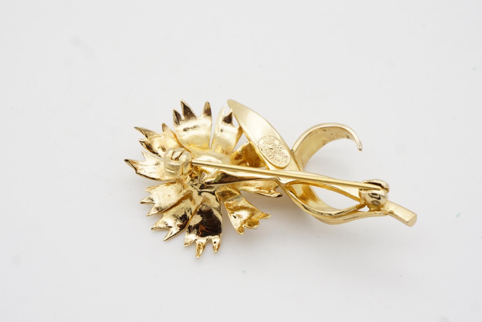 Christian Dior GROSSE 1965 Broche vintage marguerite tournesol, perle blanche et feuille d'or 9