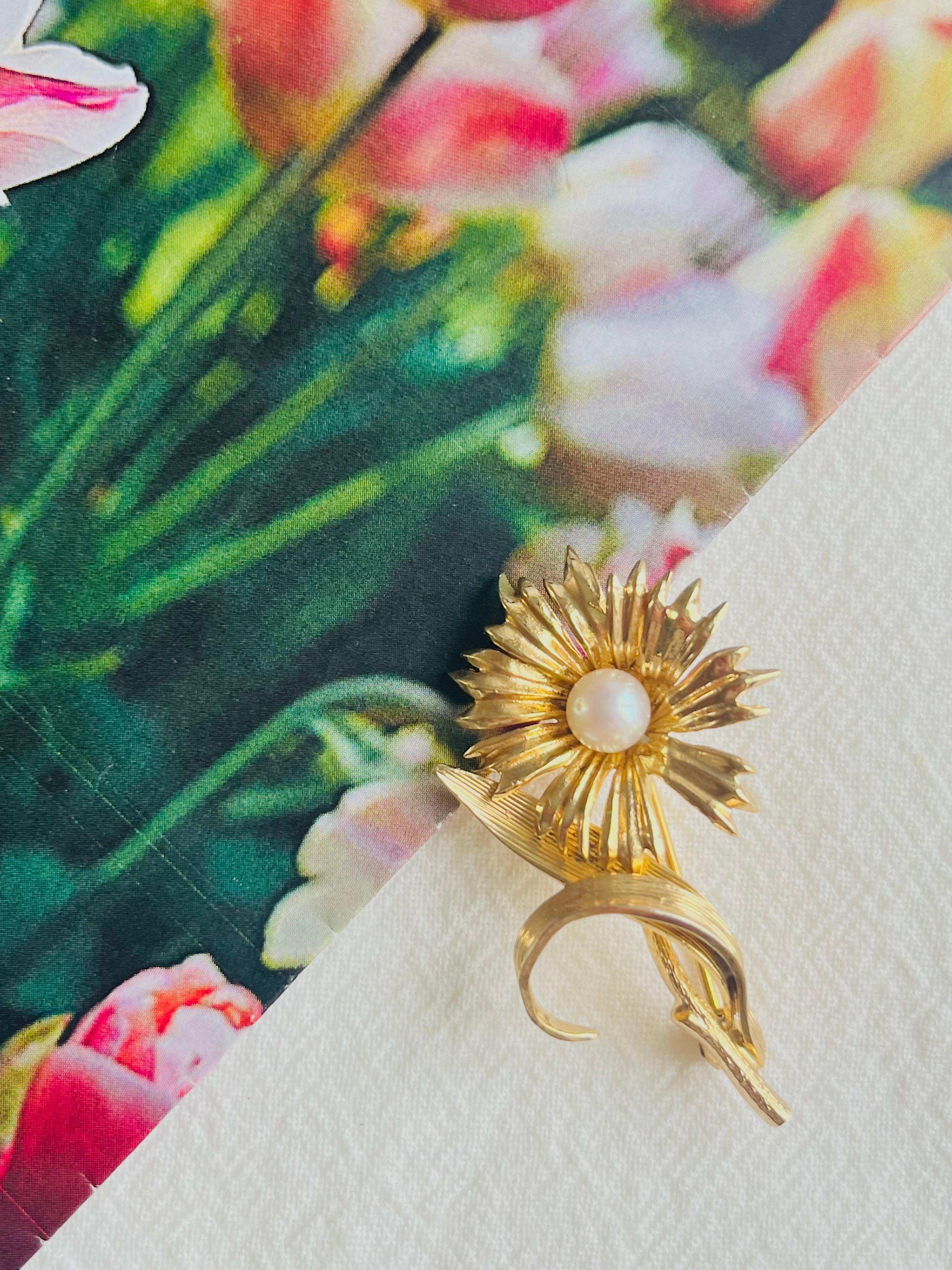Art déco Christian Dior GROSSE 1965 Broche vintage marguerite tournesol, perle blanche et feuille d'or