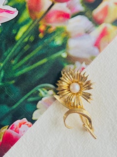 Christian Dior GROSSE 1965 Vintage Daisy Swirl Leaf Pearl Flower Gold Brooch