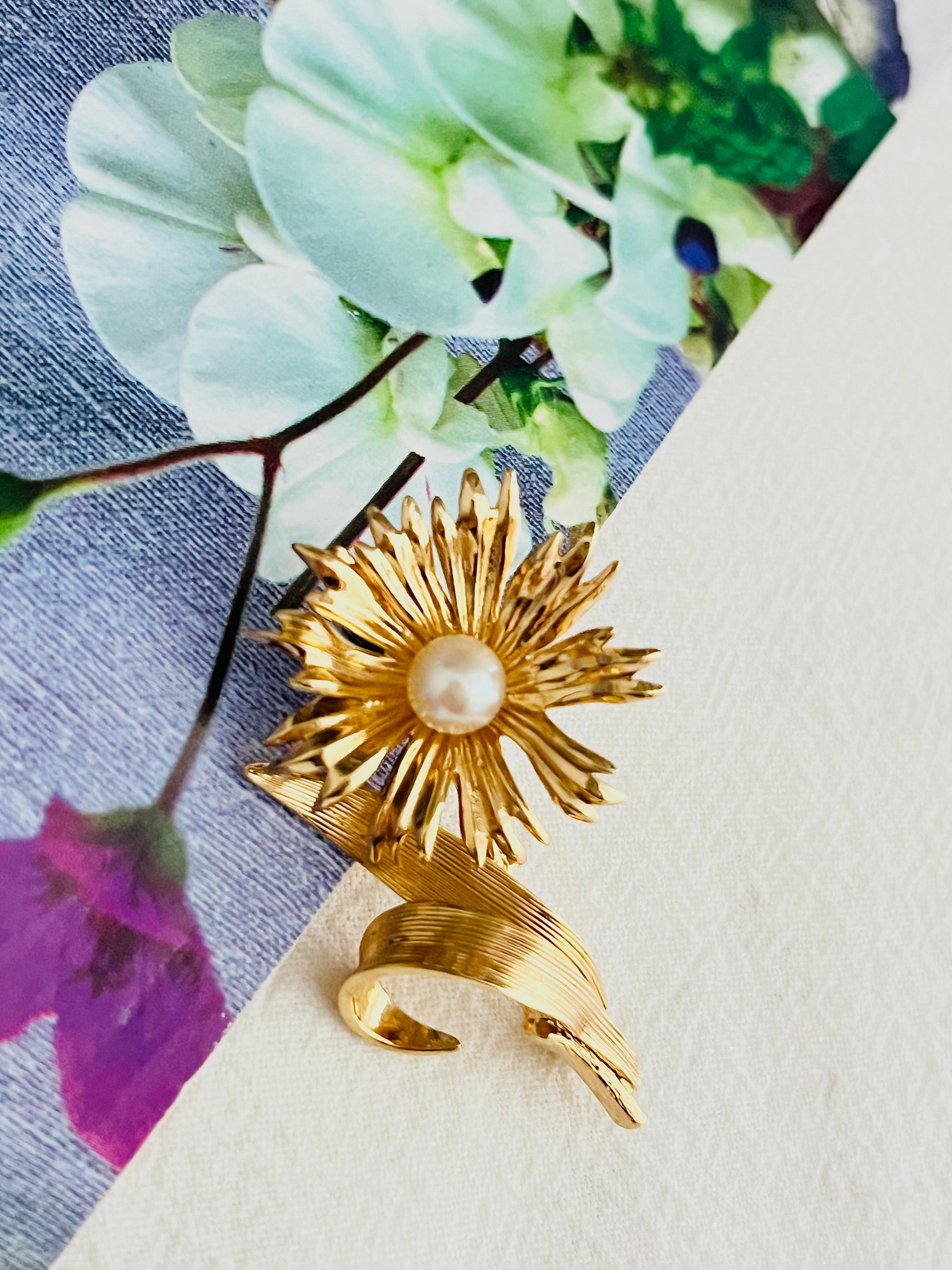 Art Deco Christian Dior GROSSE 1965 Vintage Flourish Sunflower Leaf White Pearl Brooch