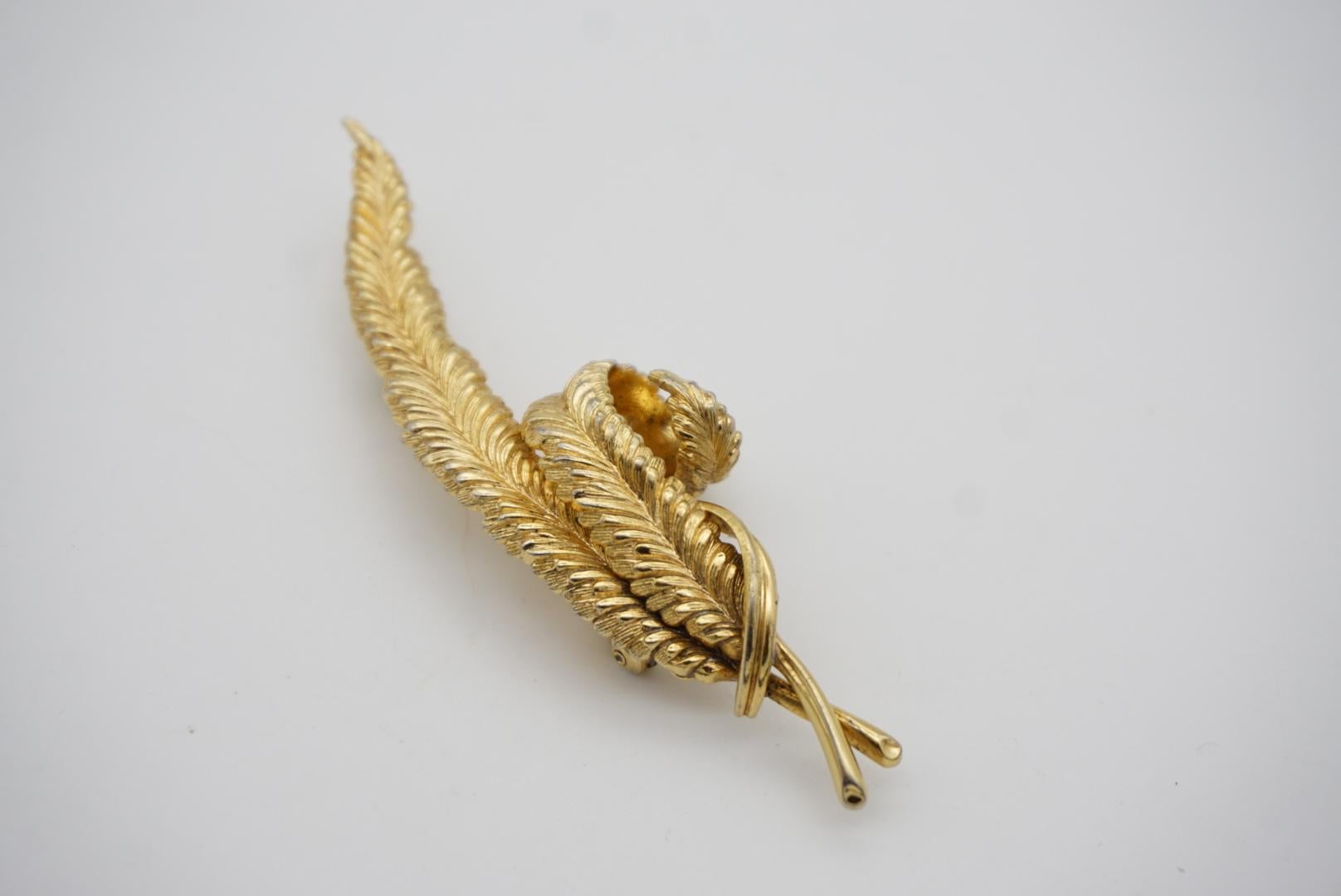 Christian Dior GROSSE 1965 Vintage Long Curled Wave Swirl Leaf Reed Gold Brooch For Sale 2