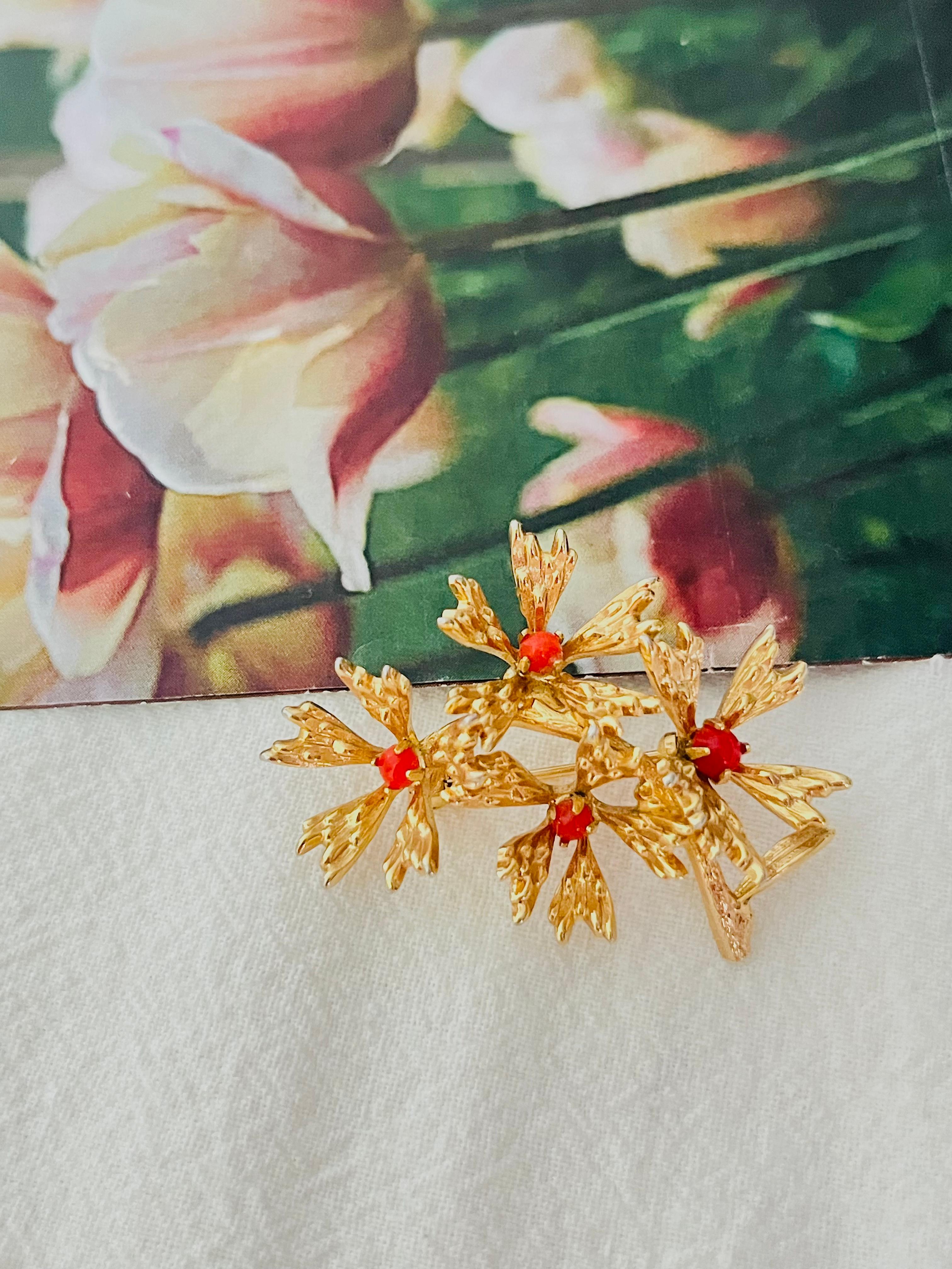 Christian Dior GROSSE 1965 Vintage Orange Stone Radiant Sun Burst Cluster Flower Brooch, Gold Tone

Very good condition. Signed at the rear. 100% Genuine.

Size: 4.5 cm x 3.3 cm.

Weight: 8.0 g.

_ _ _

Great for everyday wear. Come with velvet