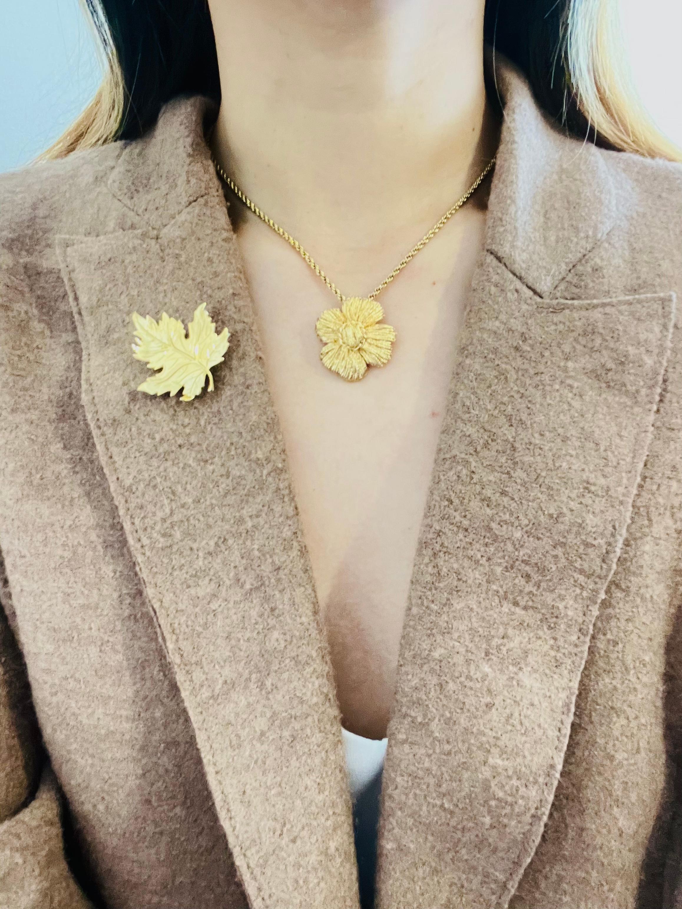 gold maple leaf pin