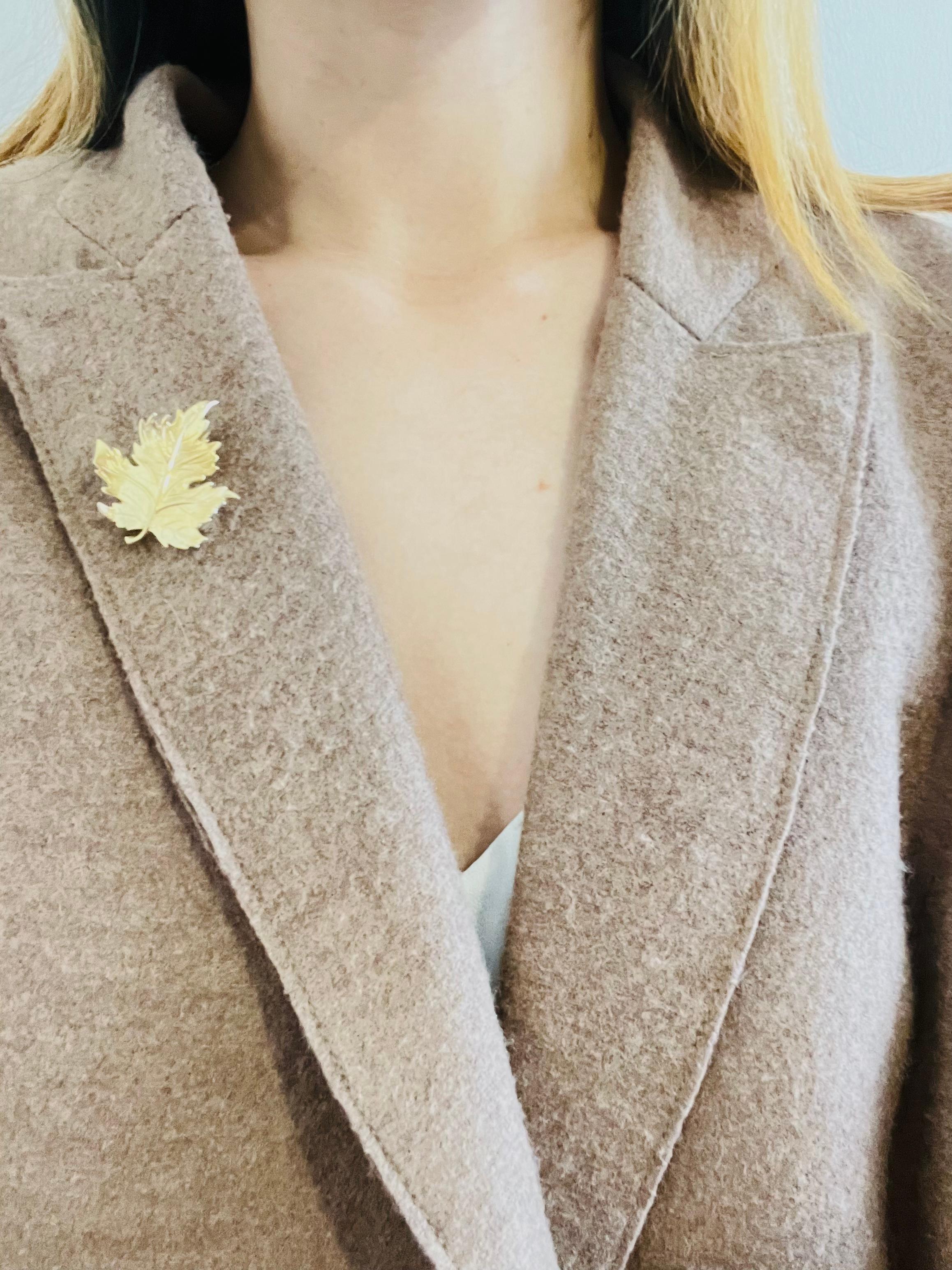 Christian Dior GROSSE 1965 Vintage Textured Wavy Swirl Maple Leaf Gold Brooch In Excellent Condition In Wokingham, England