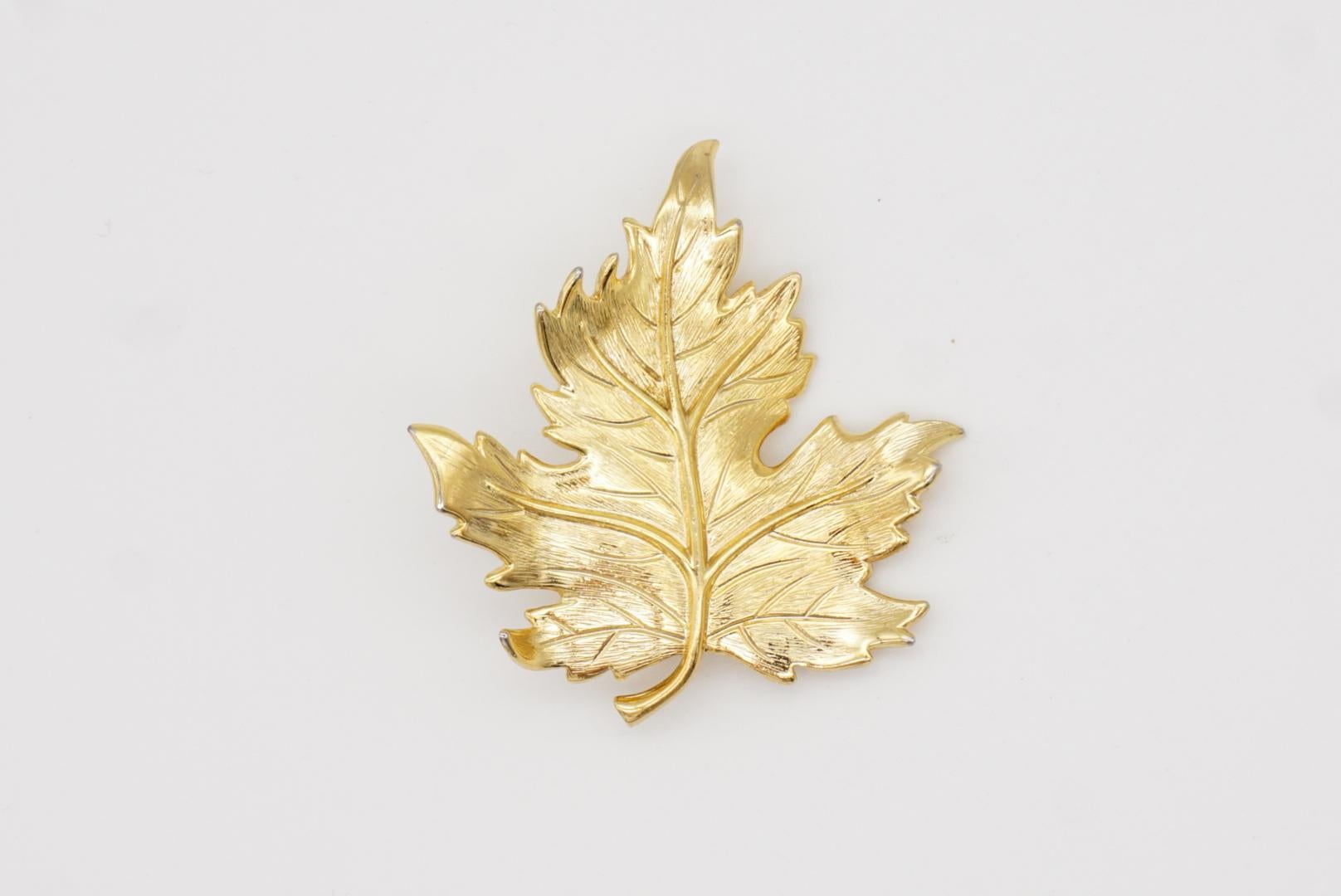 Women's or Men's Christian Dior GROSSE 1965 Vintage Textured Wavy Swirl Maple Leaf Gold Brooch