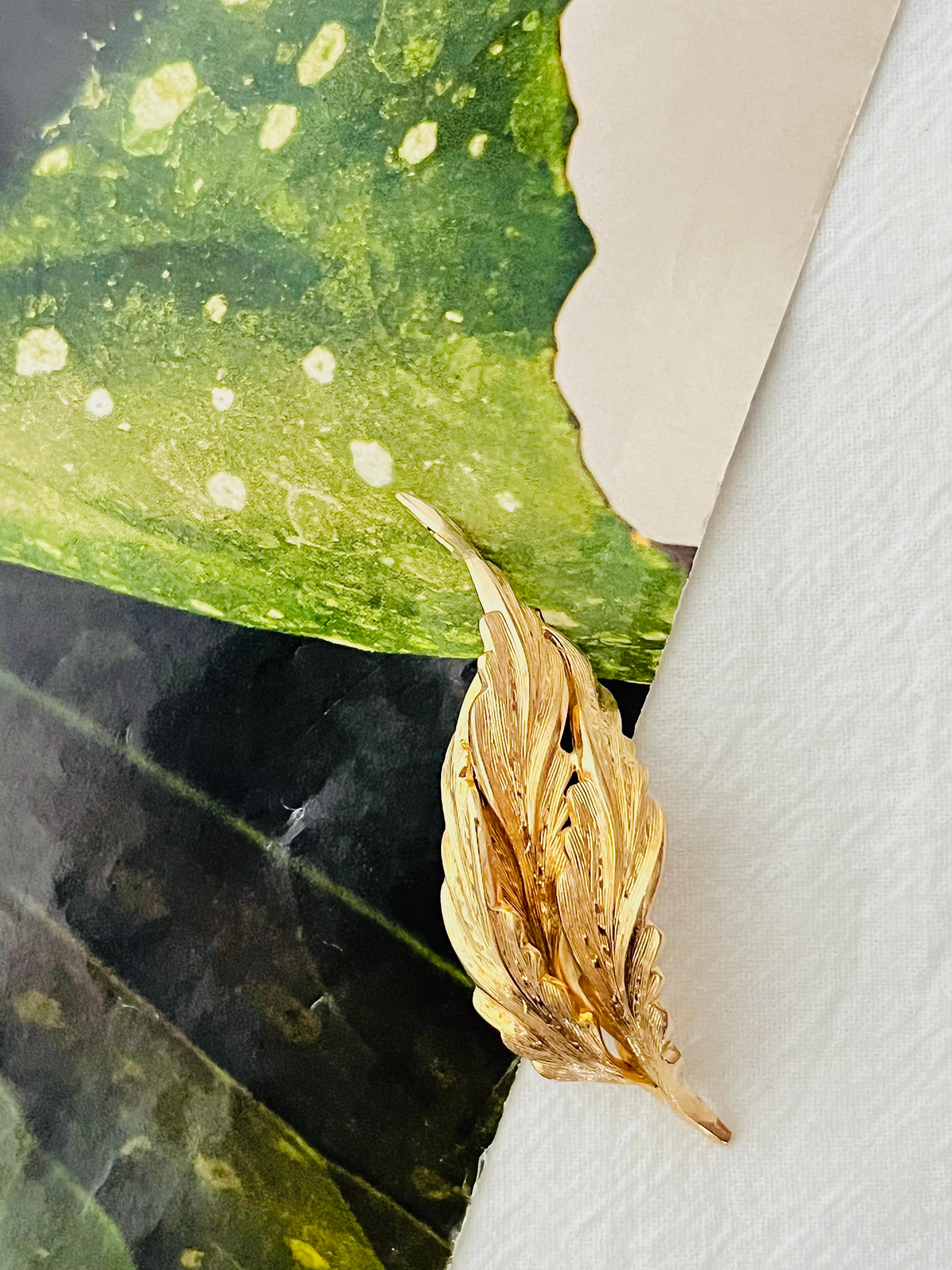 Christian Dior GROSSE 1965 Vintage Trio Long Windy Leaf Interlocked Gold Brooch In Excellent Condition In Wokingham, England