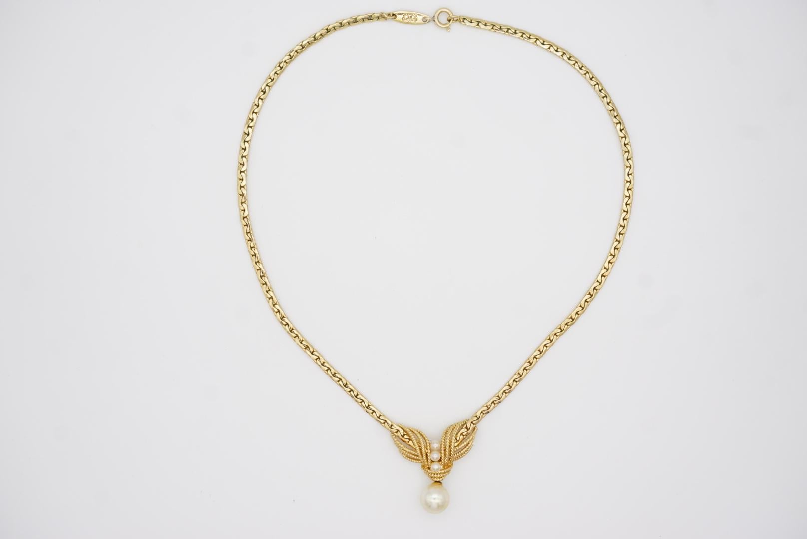 Christian Dior GROSSE 1965 Vintage White Pearl Woven Drop Pendant Gold Necklace For Sale 7